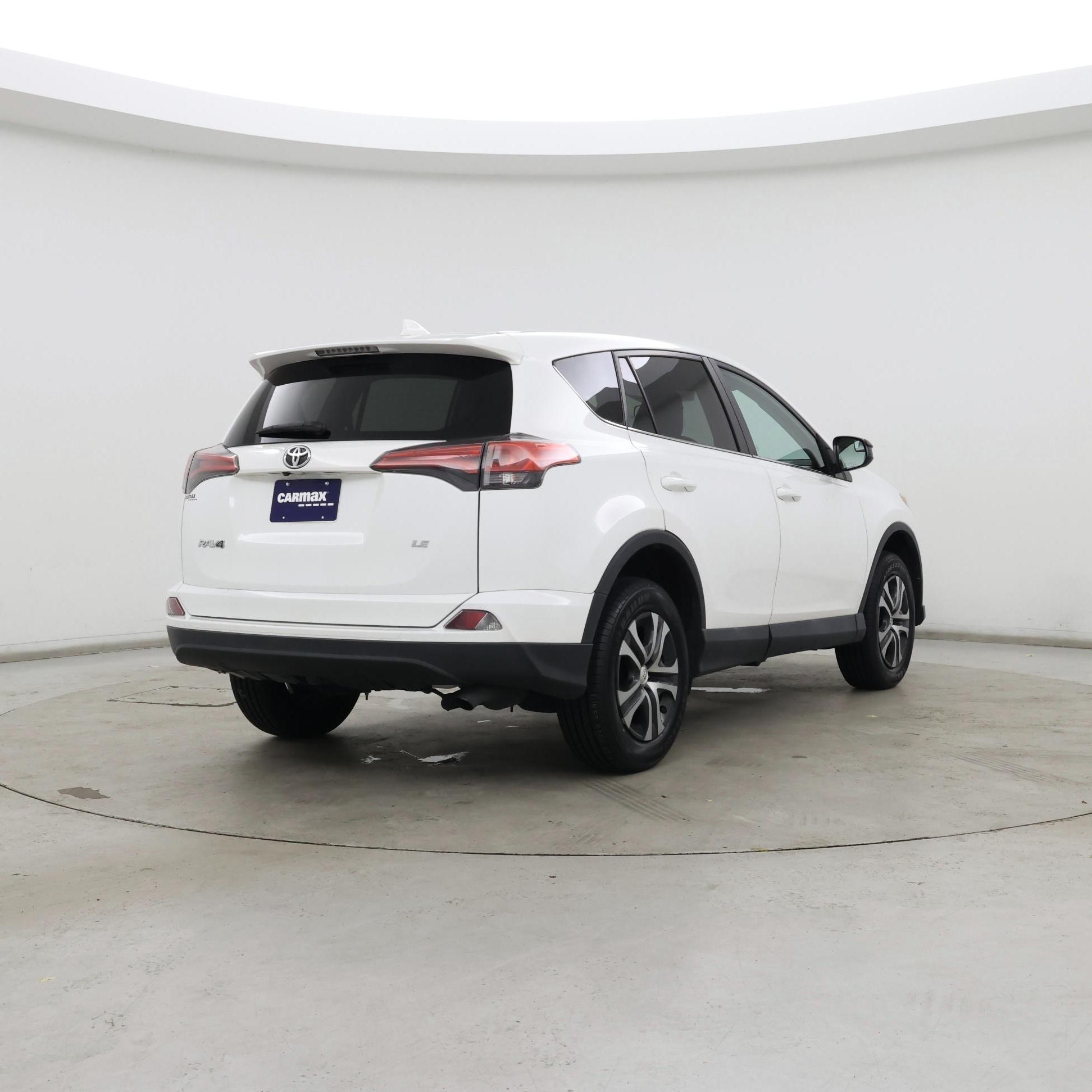 Thumbnail: 2018 Toyota RAV4 - 8