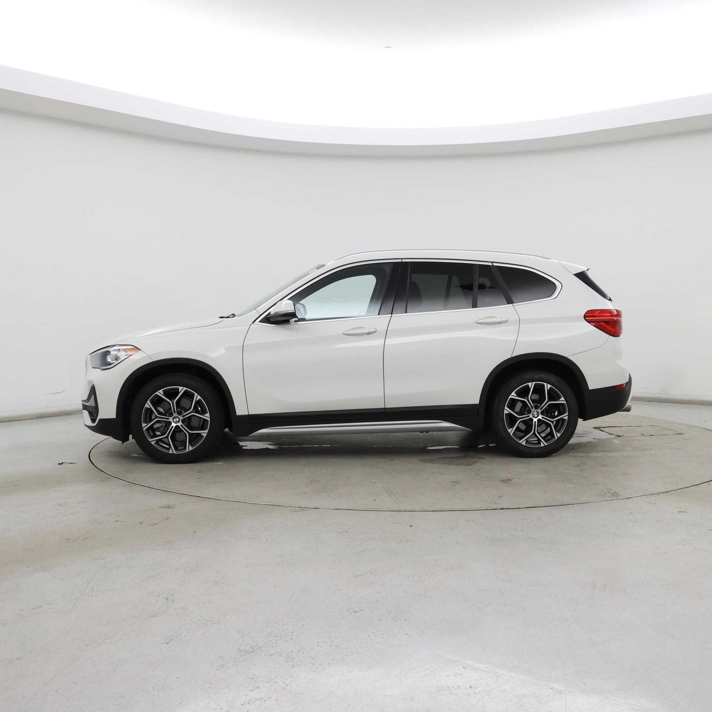 Thumbnail: 2021 BMW X1 - 3
