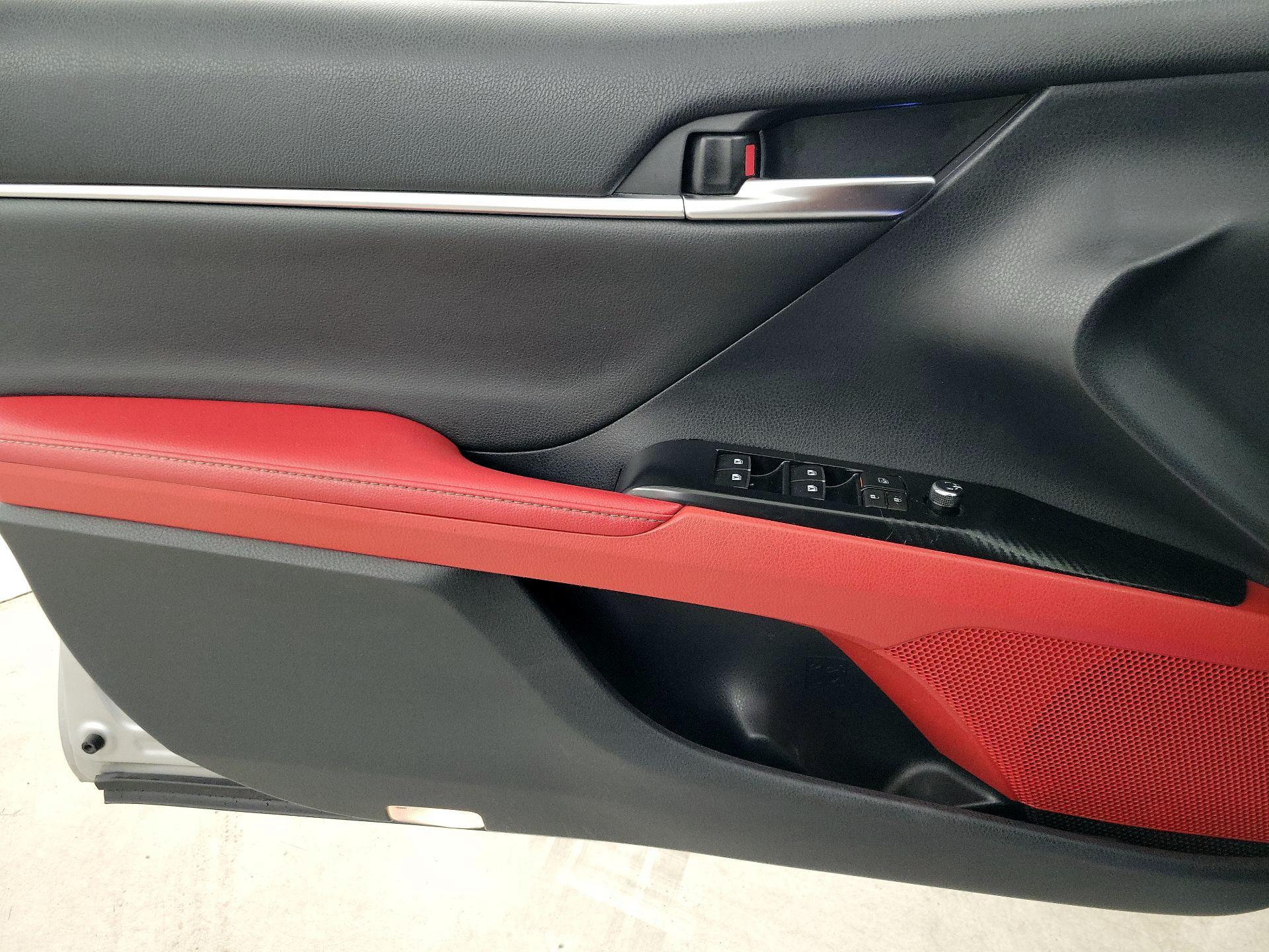 Thumbnail: 2019 Toyota Camry - 12