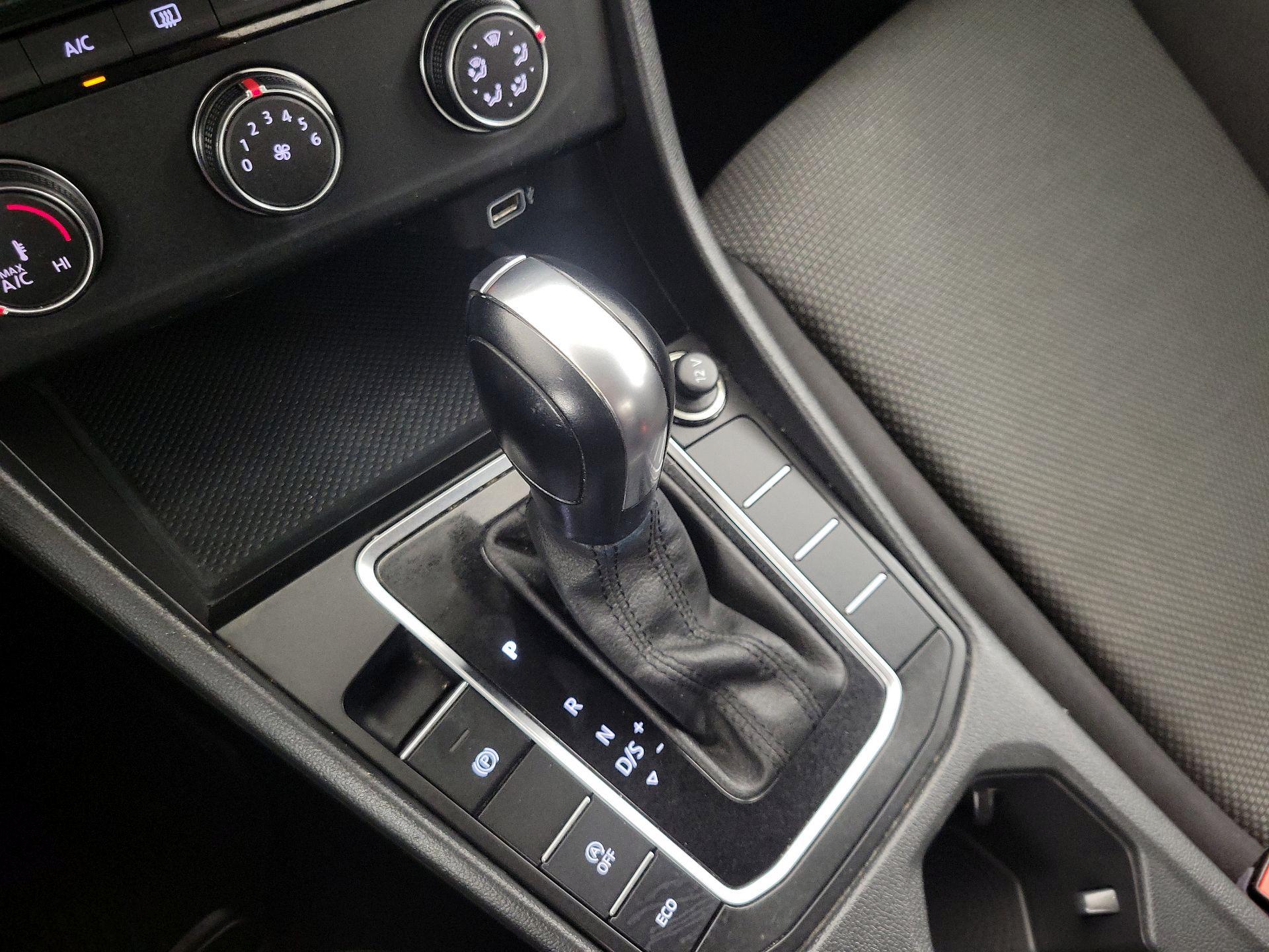 Thumbnail: 2019 Volkswagen Jetta - 17