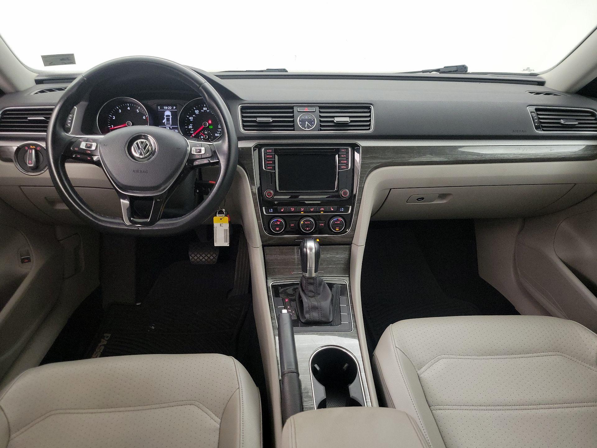 Thumbnail: 2016 Volkswagen Passat - 9