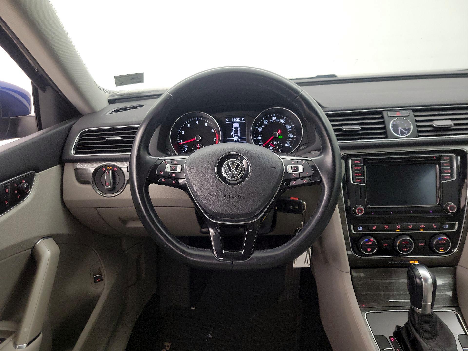 Thumbnail: 2016 Volkswagen Passat - 10