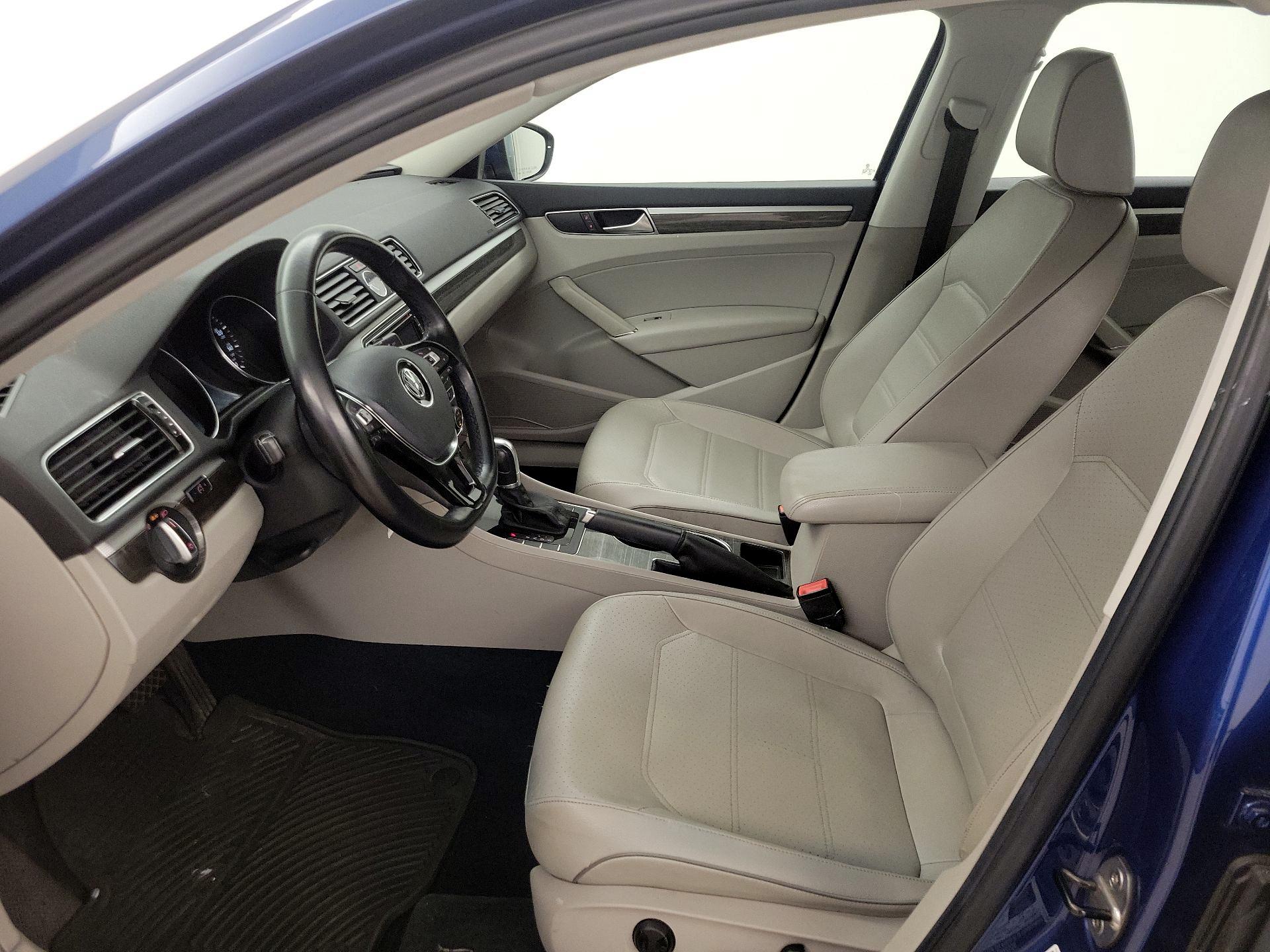 Thumbnail: 2016 Volkswagen Passat - 11