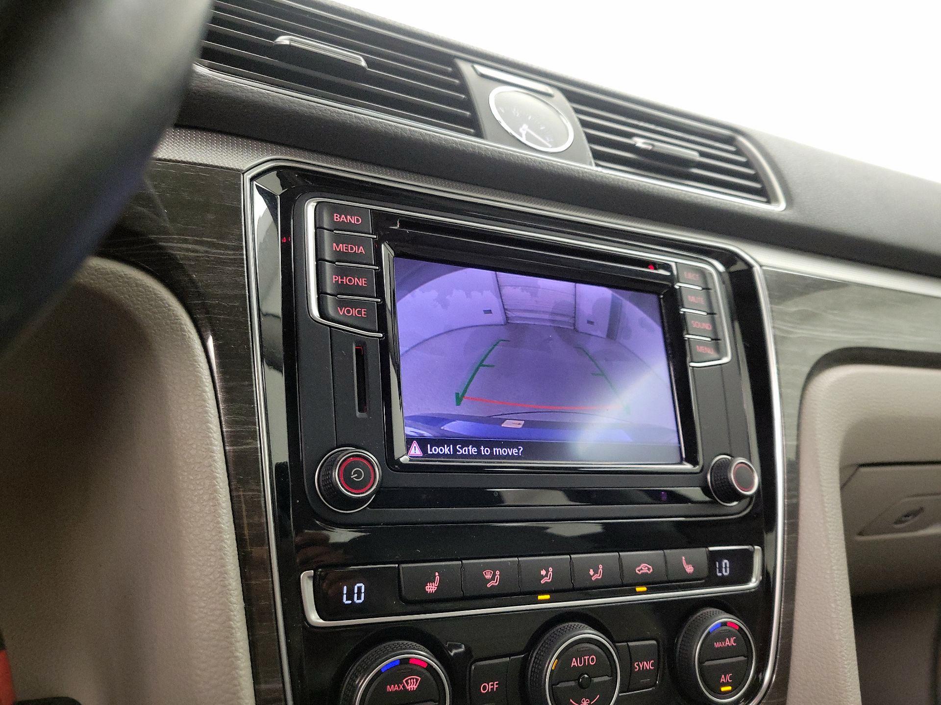 Thumbnail: 2016 Volkswagen Passat - 14