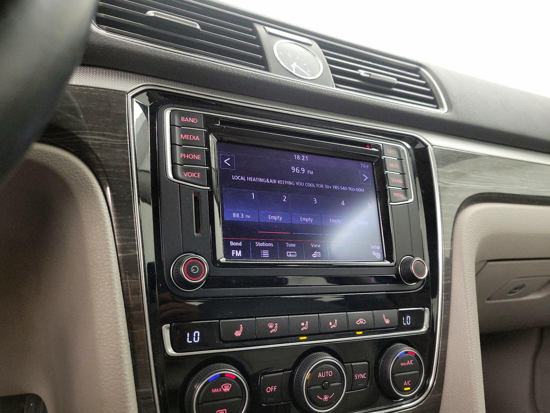 Thumbnail: 2016 Volkswagen Passat - 15