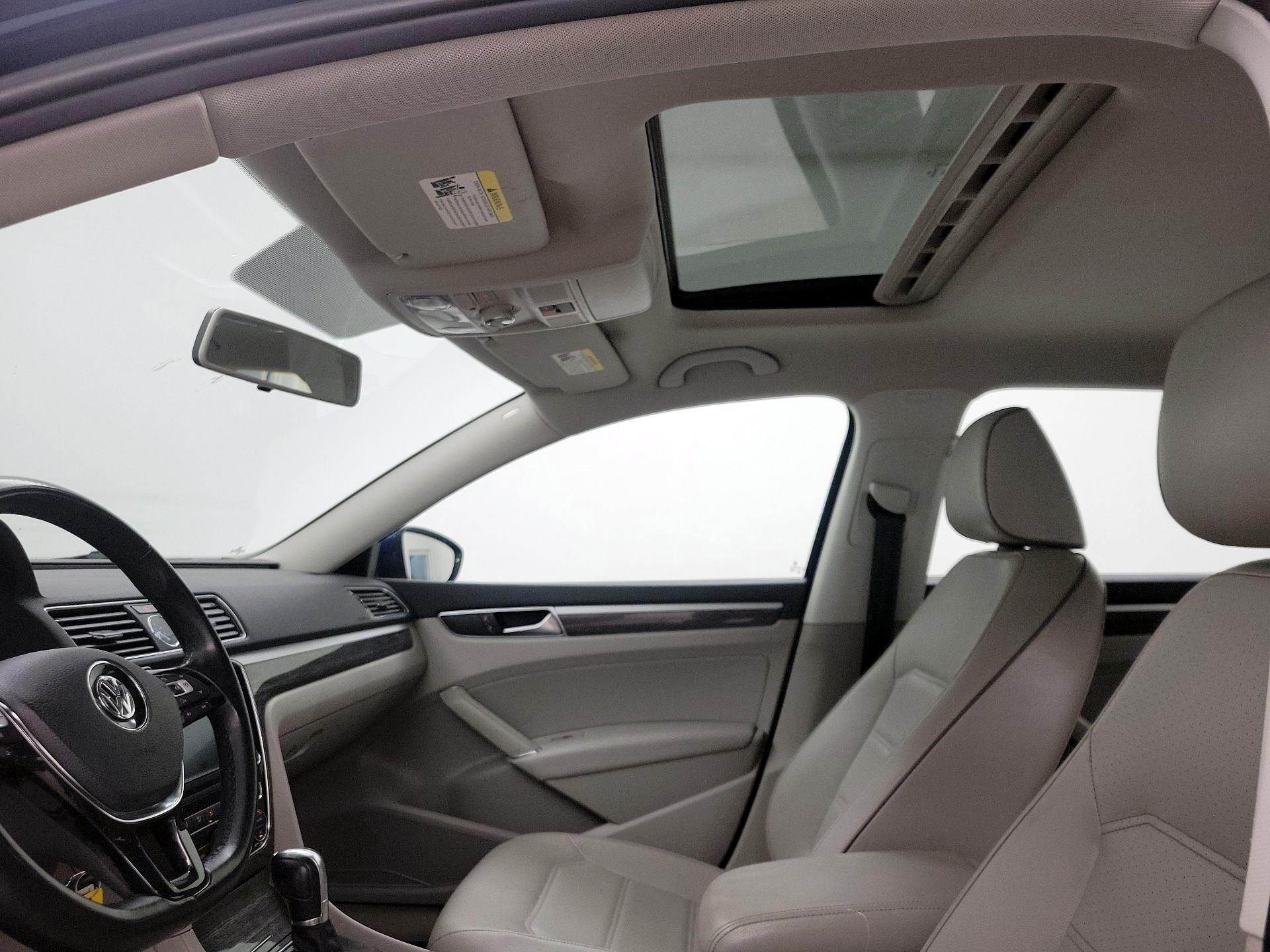 Thumbnail: 2016 Volkswagen Passat - 19