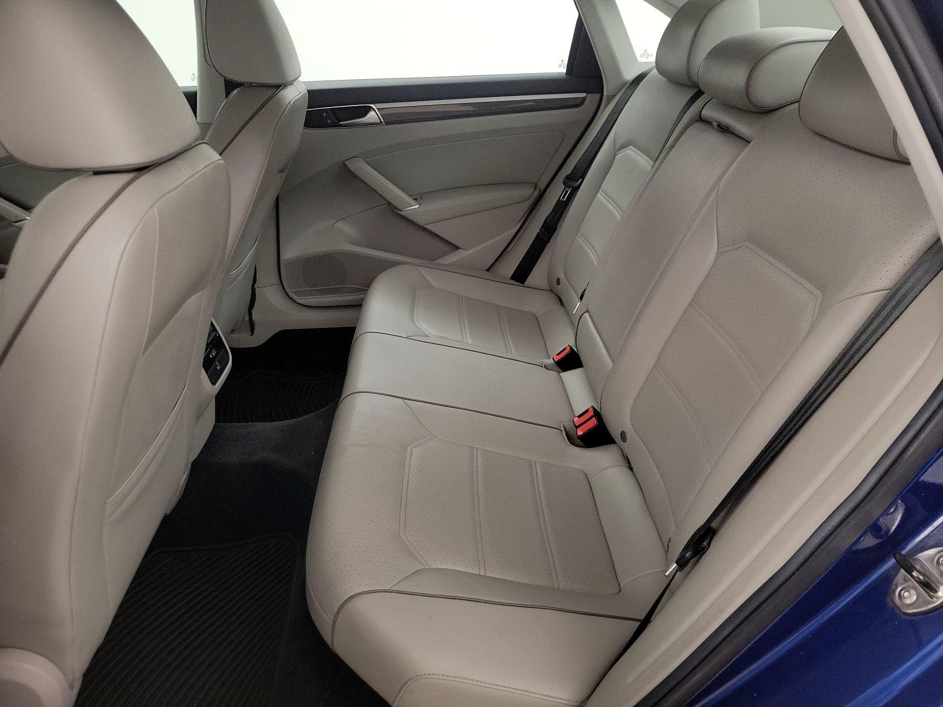 Thumbnail: 2016 Volkswagen Passat - 20