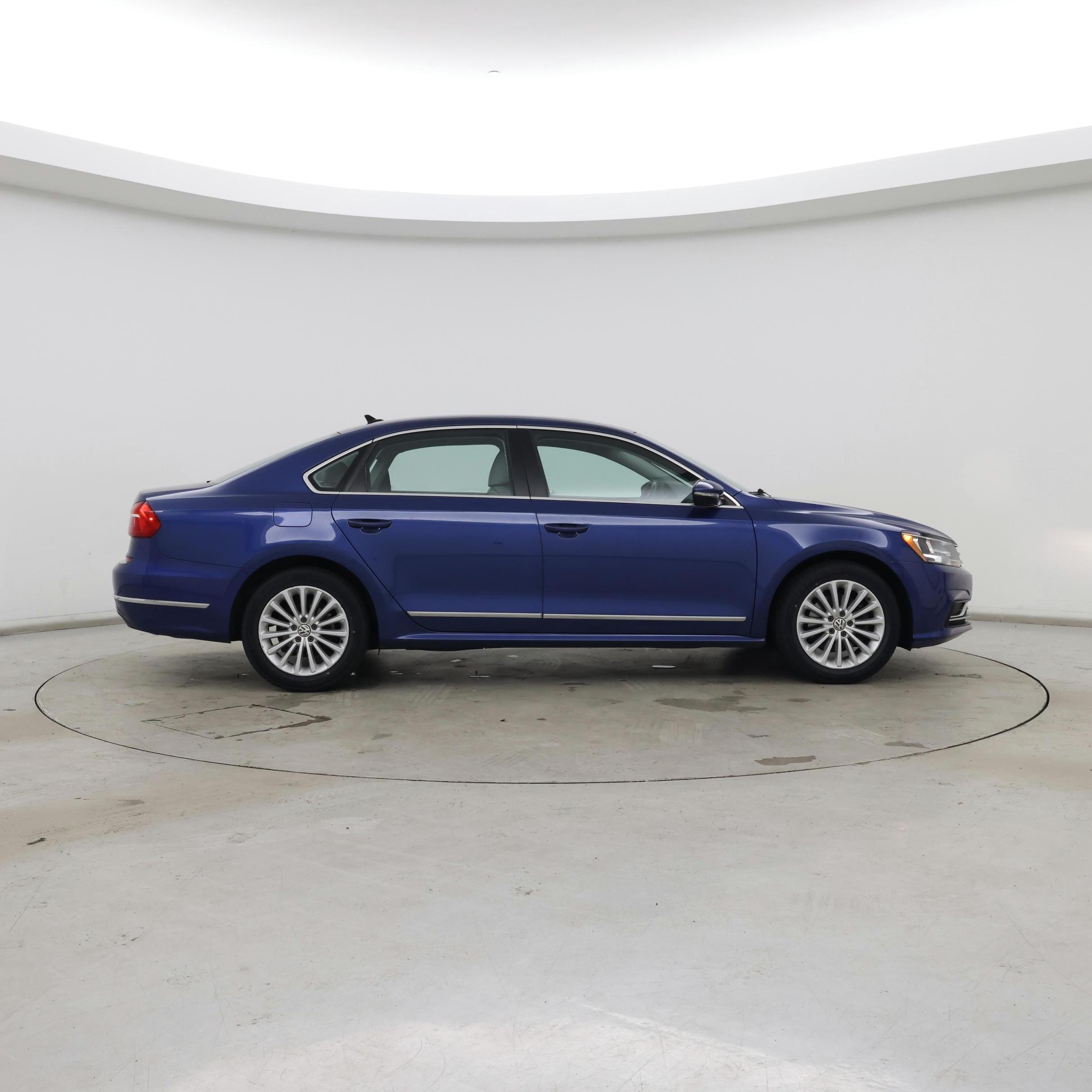 Thumbnail: 2016 Volkswagen Passat - 7
