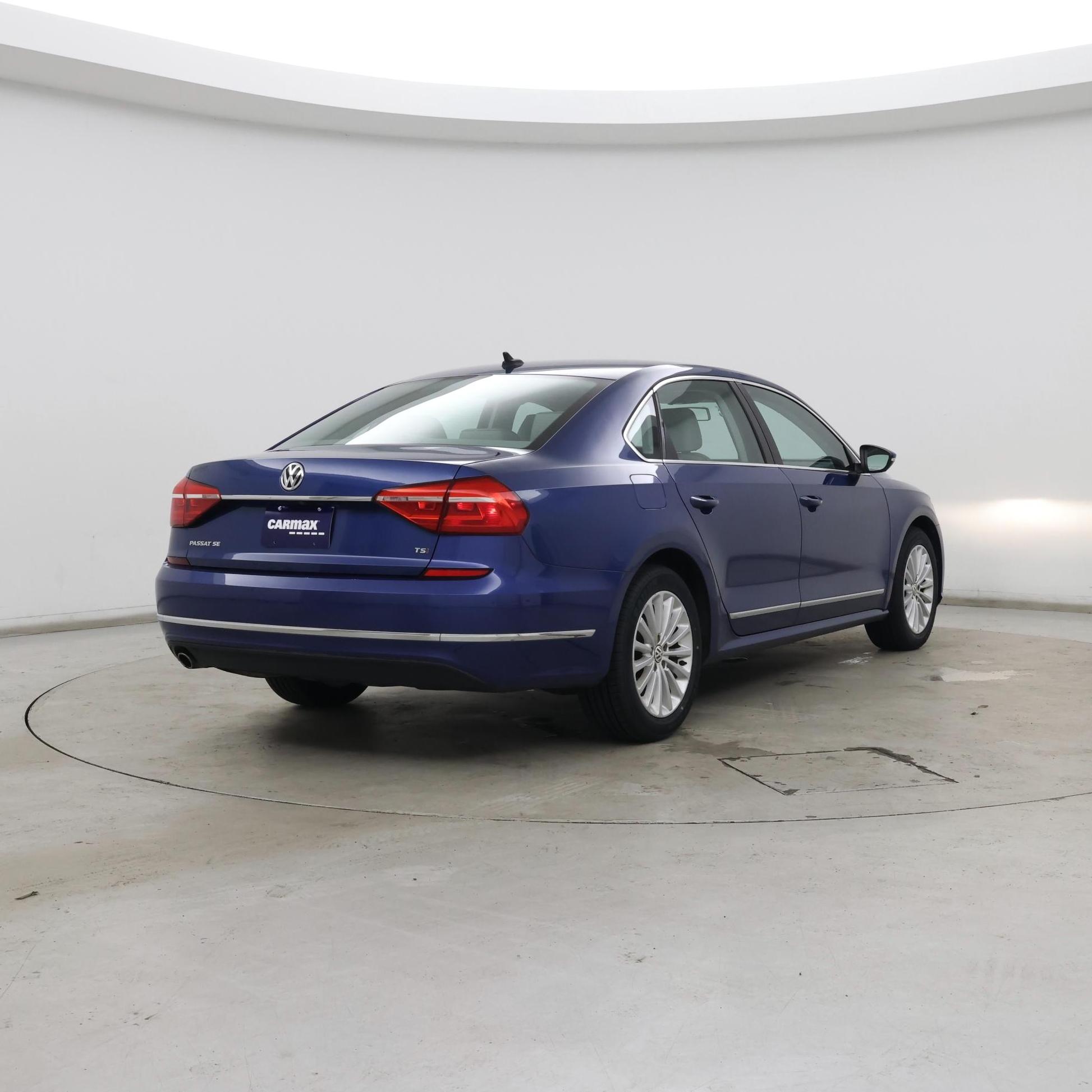 Thumbnail: 2016 Volkswagen Passat - 8