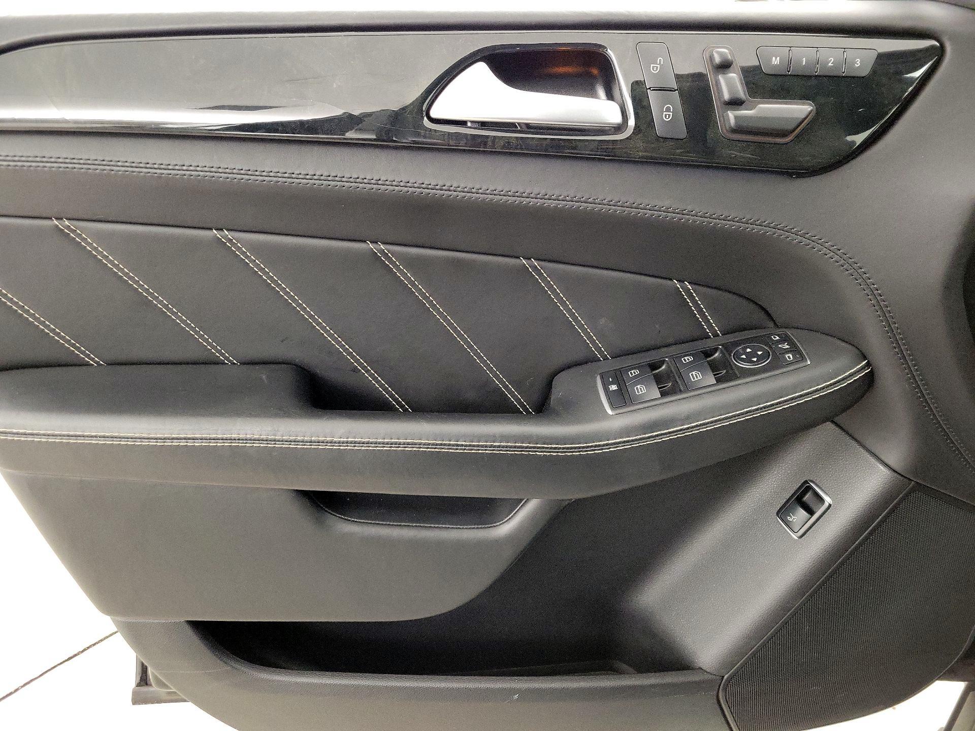 Thumbnail: 2015 Mercedes-Benz M-Class - 12