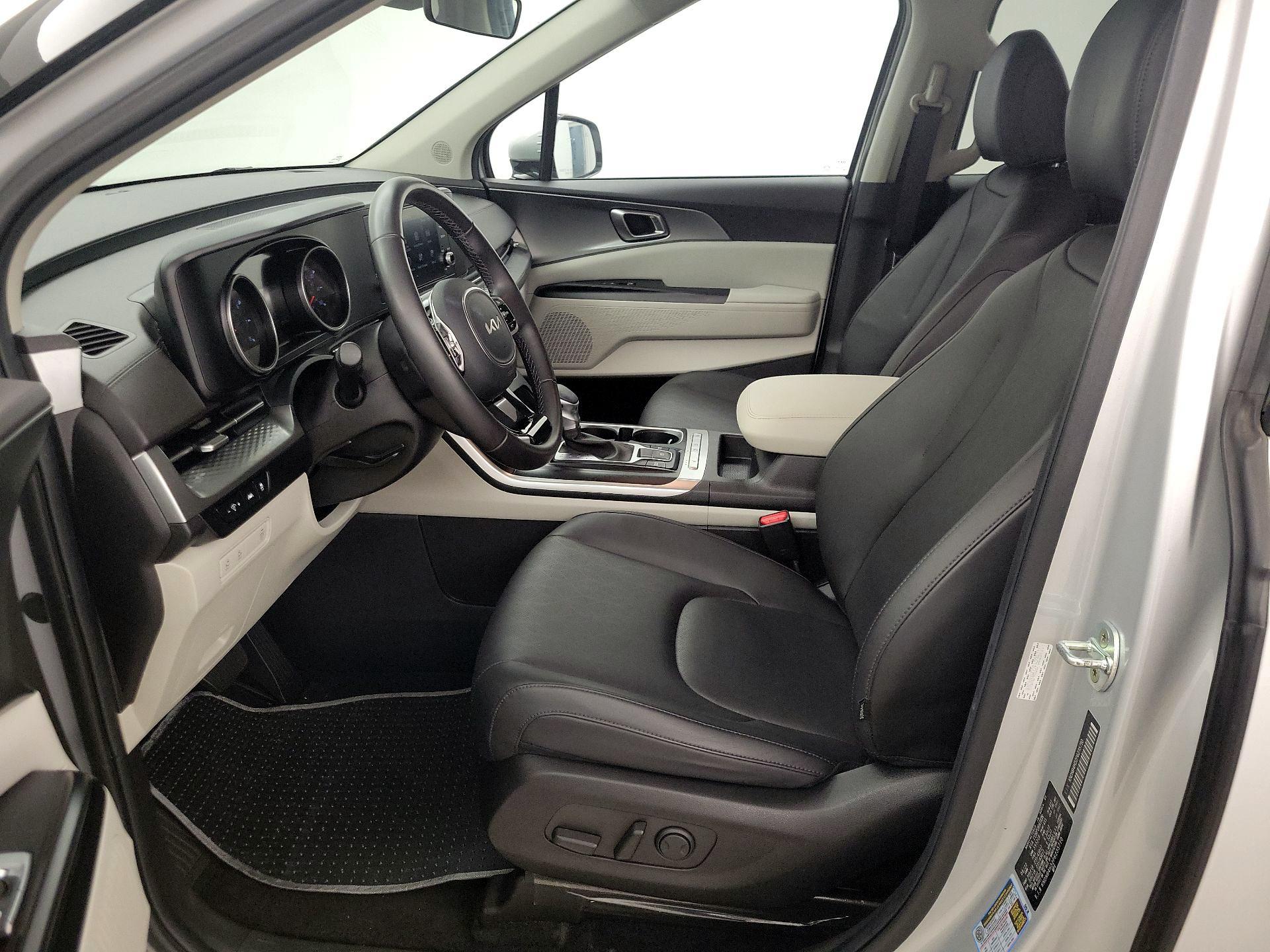 Thumbnail: 2023 Kia Carnival - 11