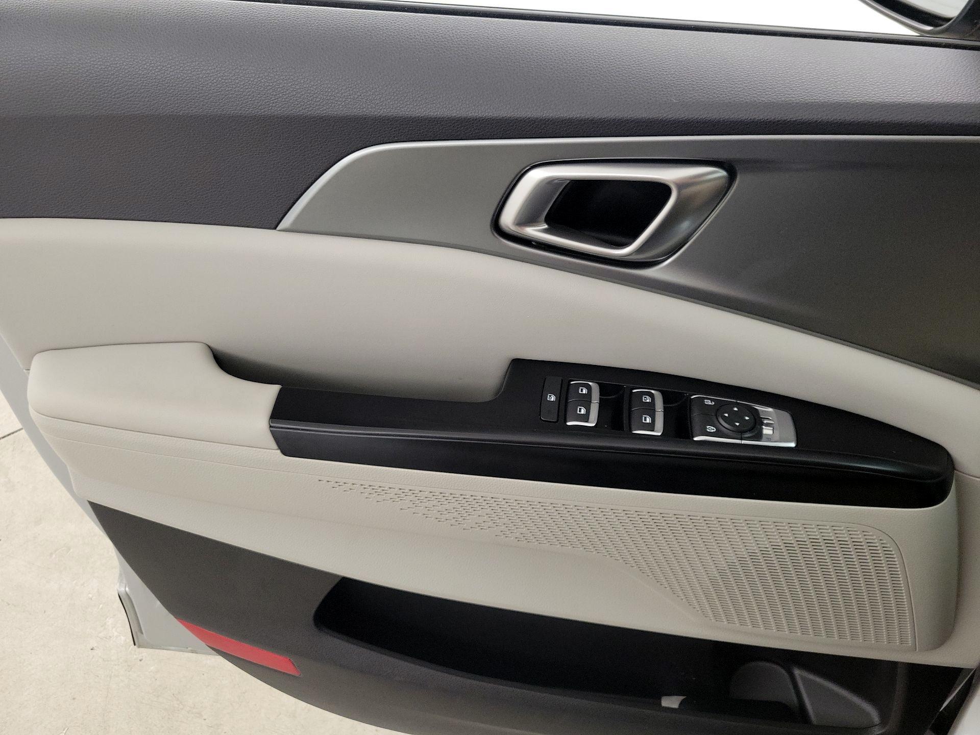 Thumbnail: 2023 Kia Carnival - 12