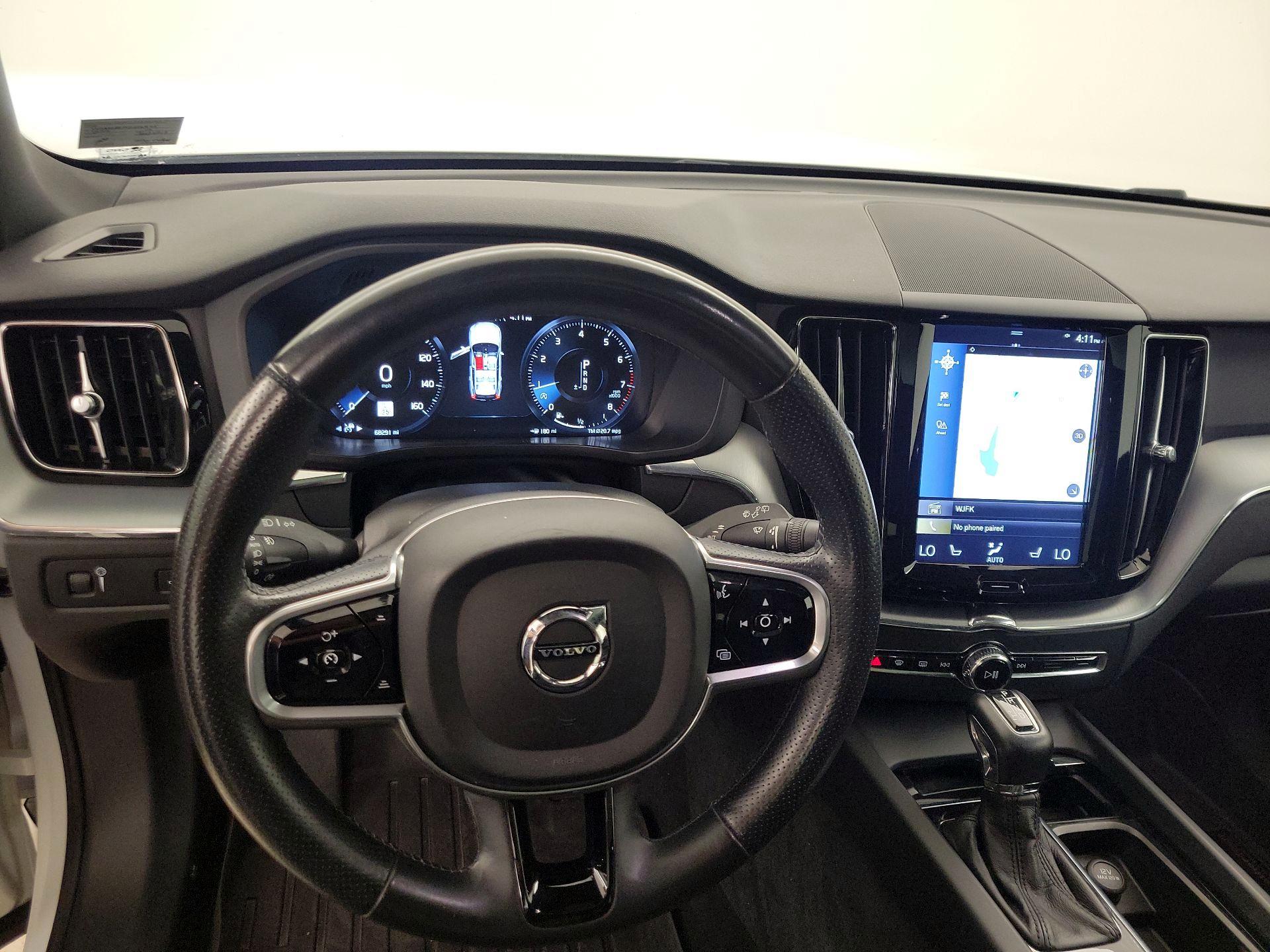 Thumbnail: 2018 Volvo XC60 - 10