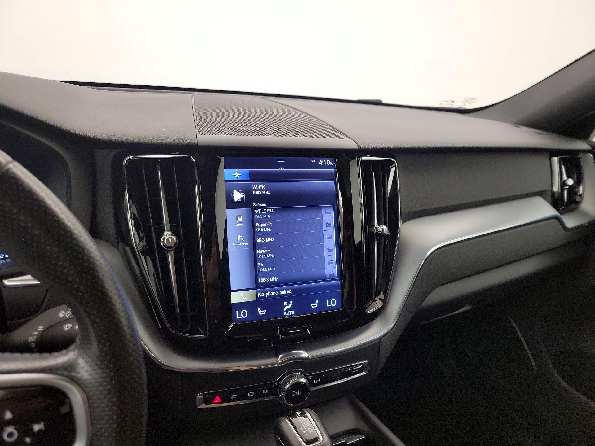 Thumbnail: 2018 Volvo XC60 - 16