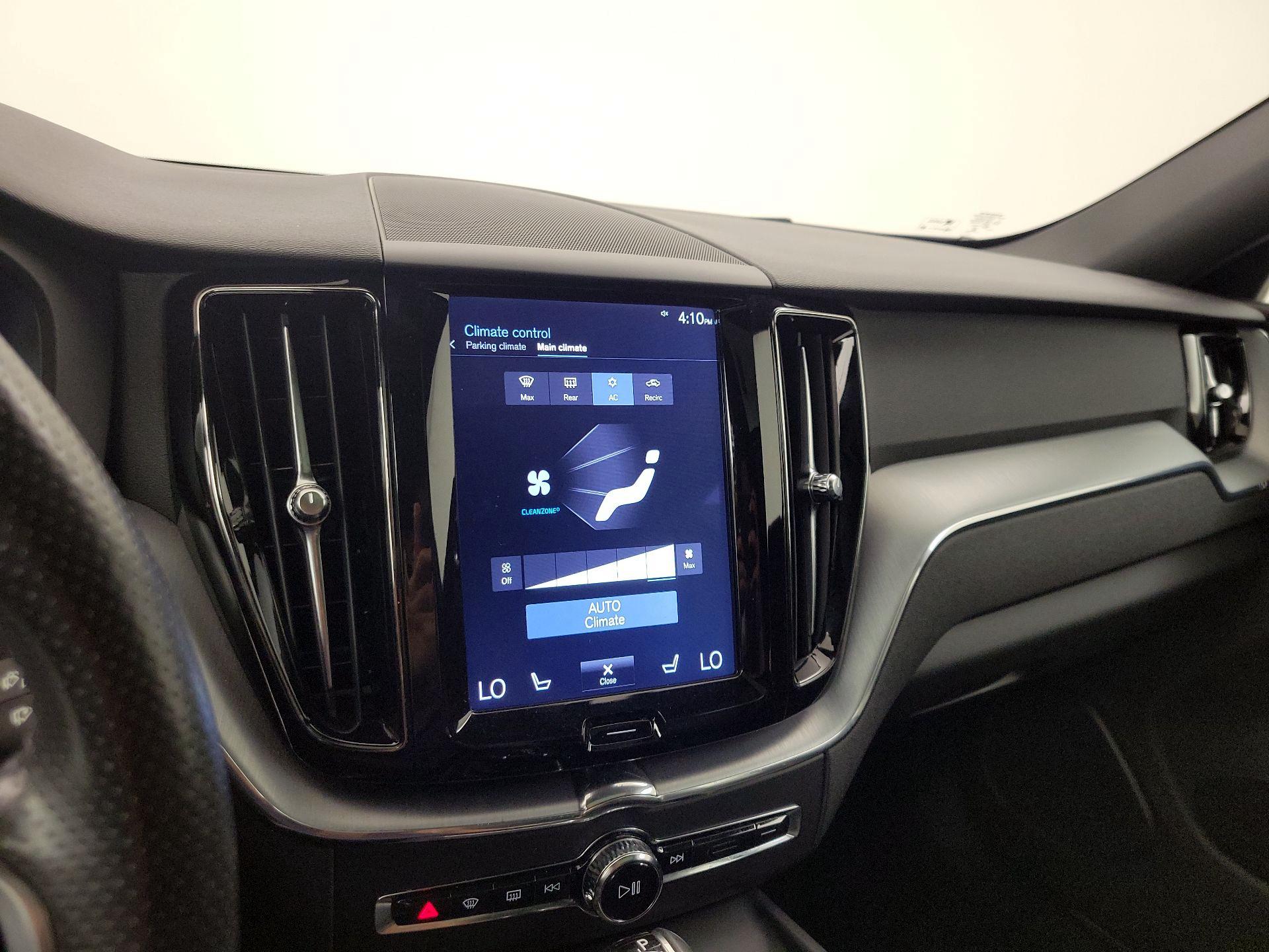 Thumbnail: 2018 Volvo XC60 - 17