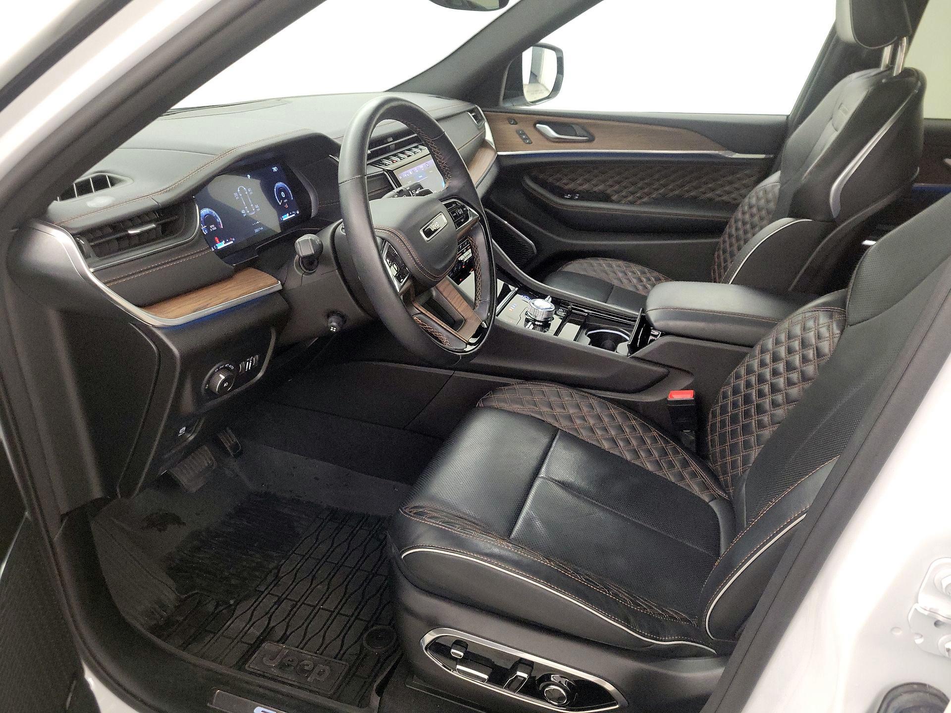 Thumbnail: 2022 Jeep Grand Cherokee - 11