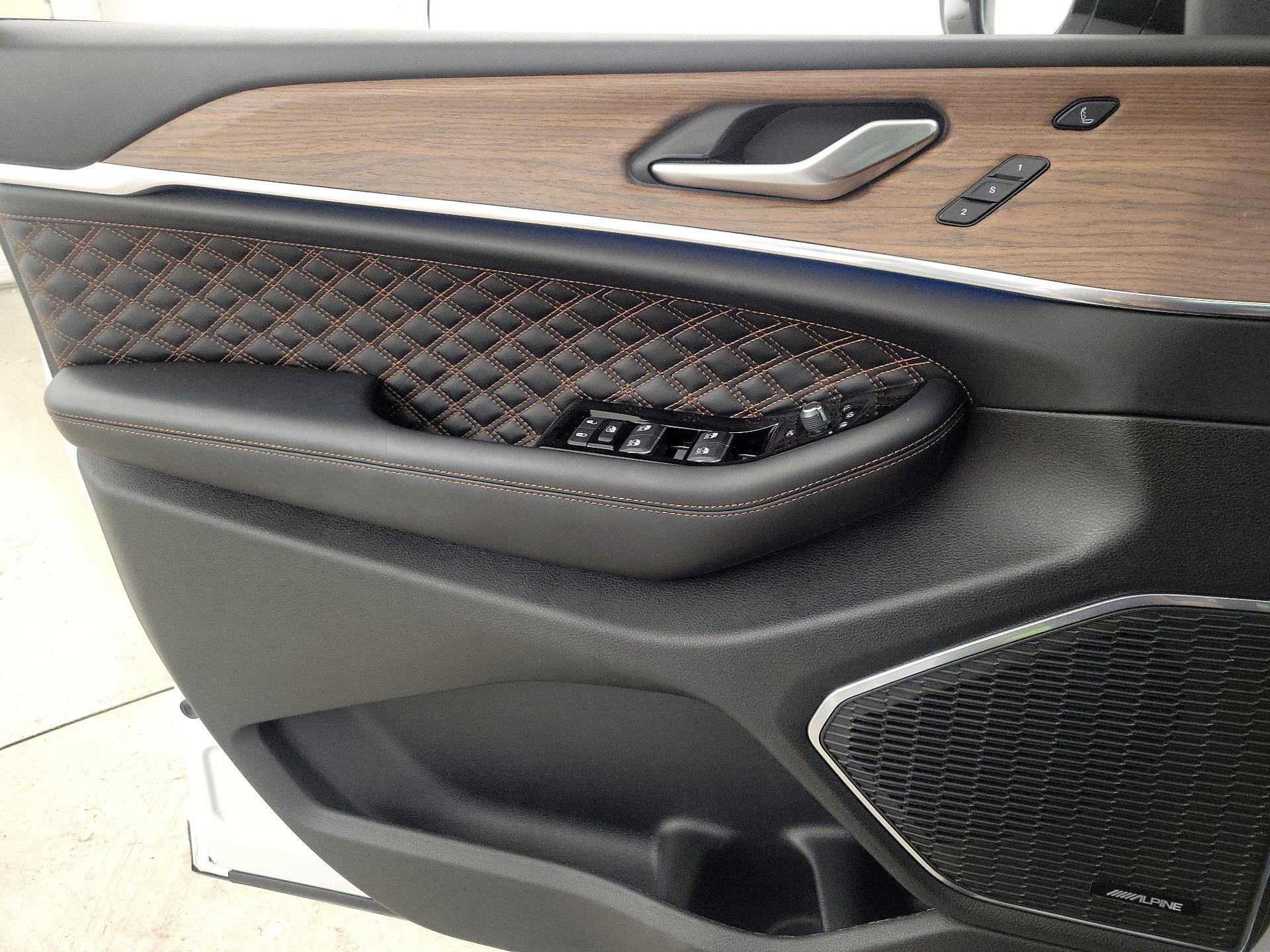 Thumbnail: 2022 Jeep Grand Cherokee - 12