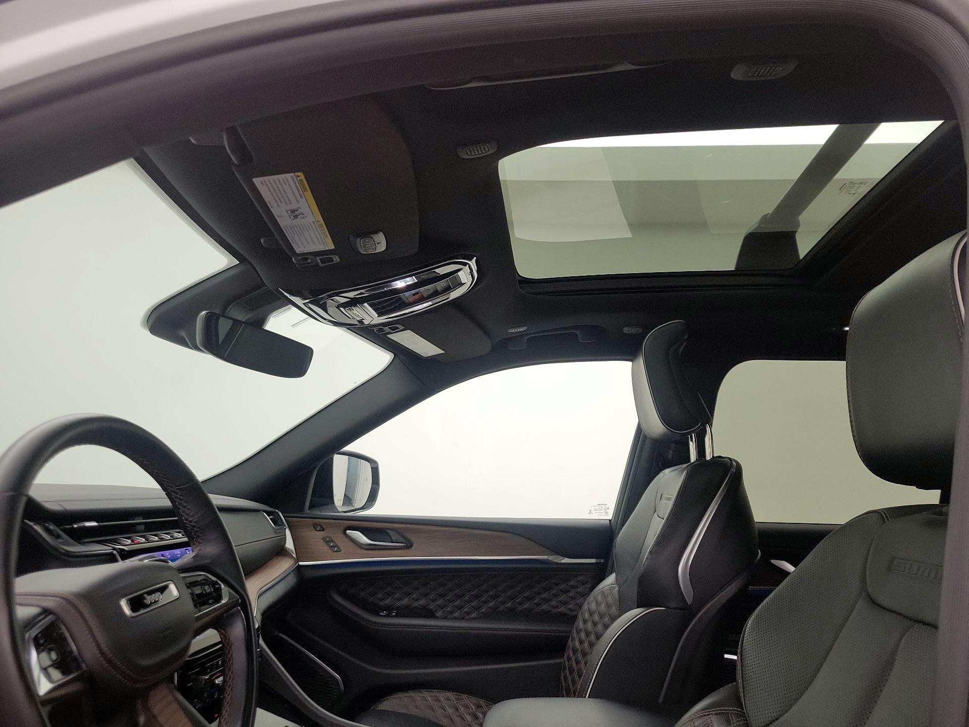 Thumbnail: 2022 Jeep Grand Cherokee - 20