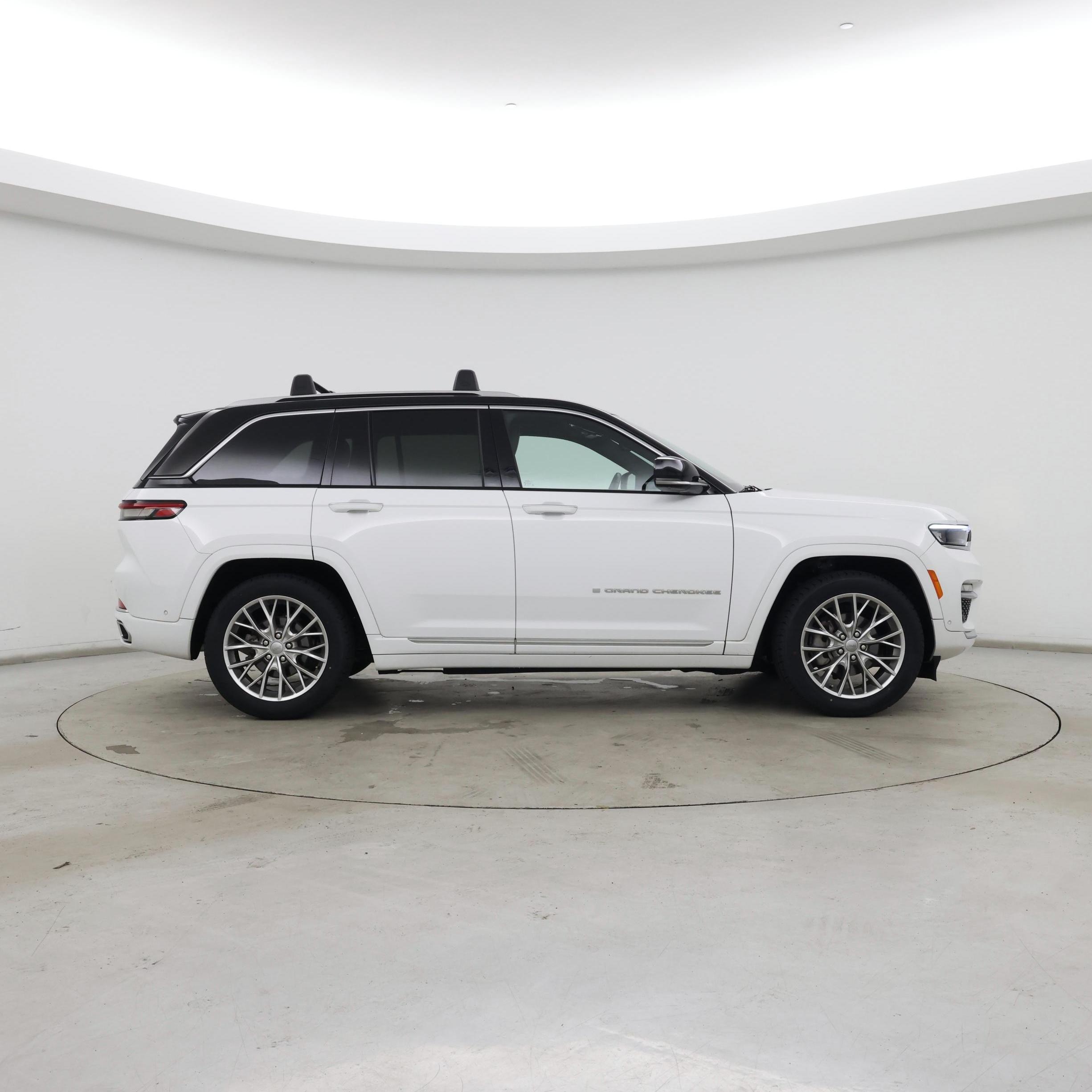 Thumbnail: 2022 Jeep Grand Cherokee - 7