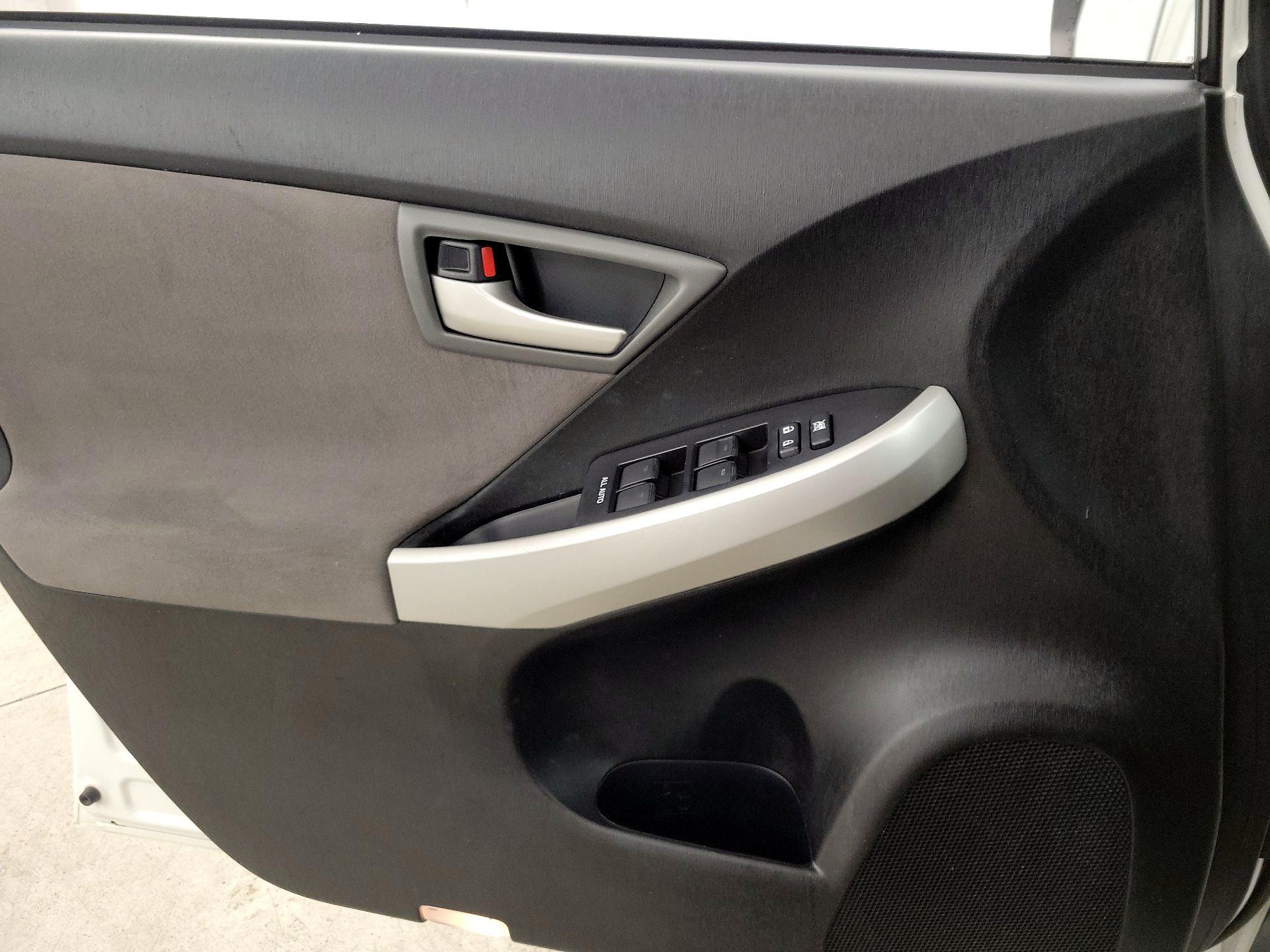 Thumbnail: 2014 Toyota Prius - 12