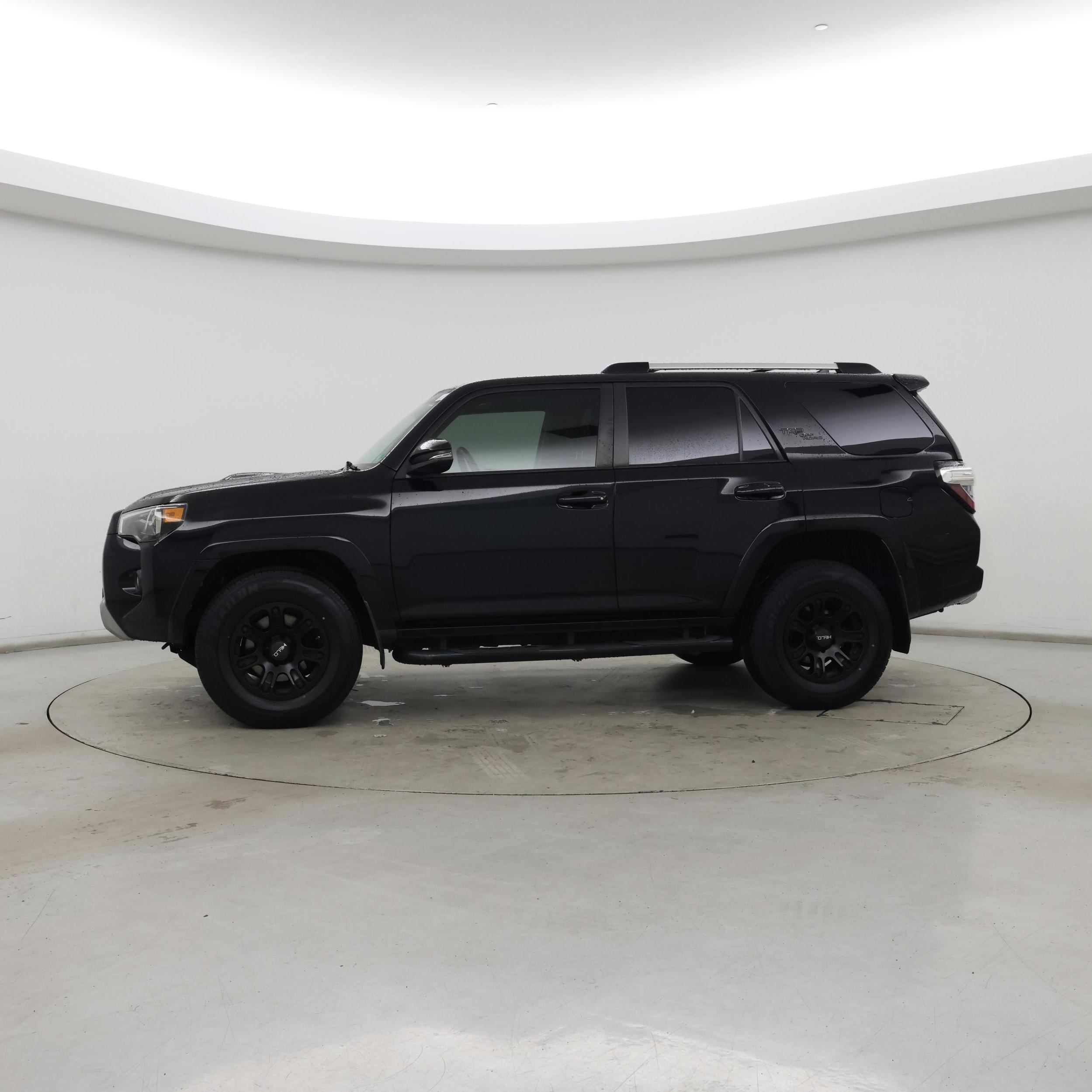 Thumbnail: 2018 Toyota 4Runner - 3
