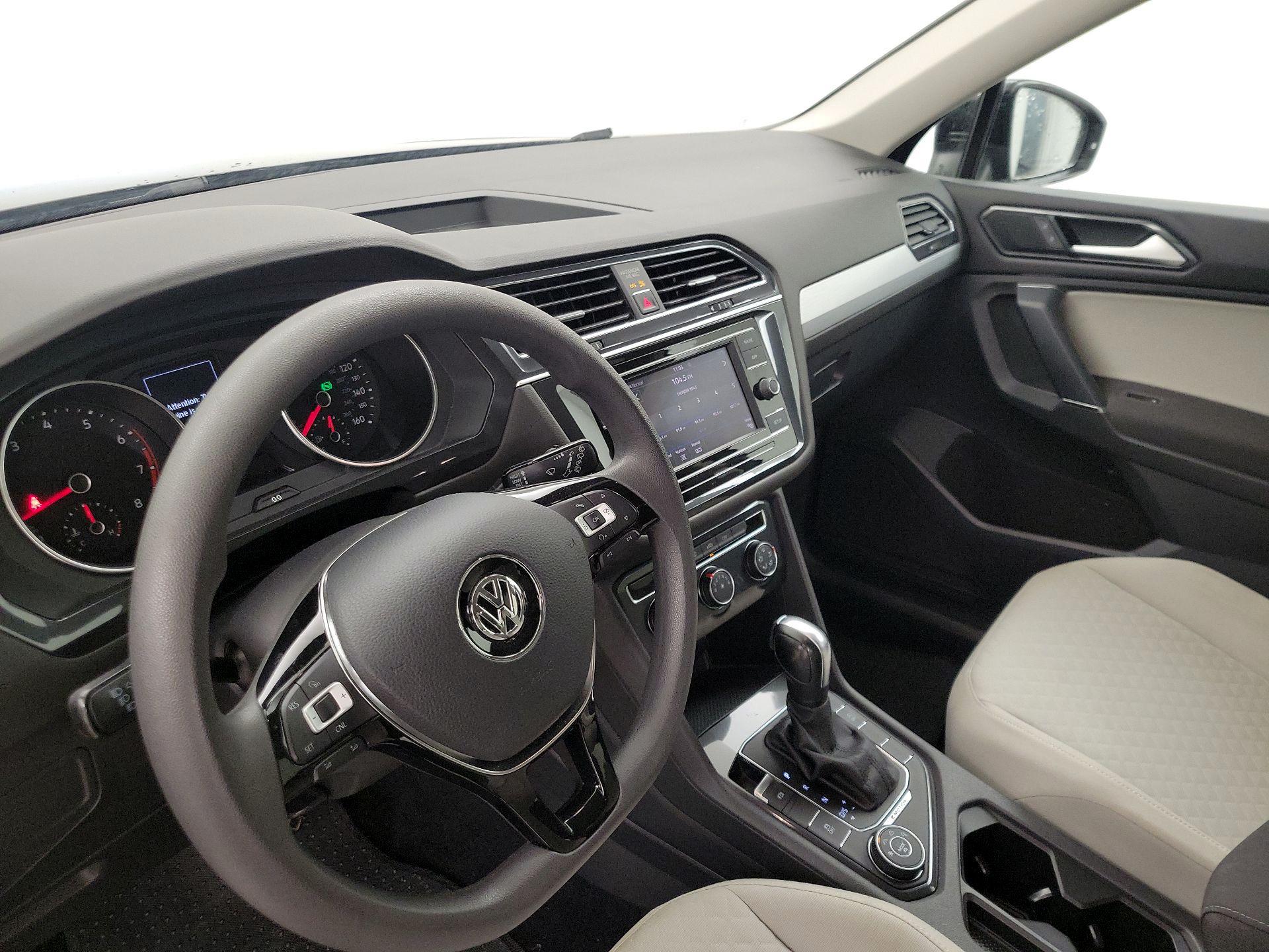 Thumbnail: 2018 Volkswagen Tiguan - 9