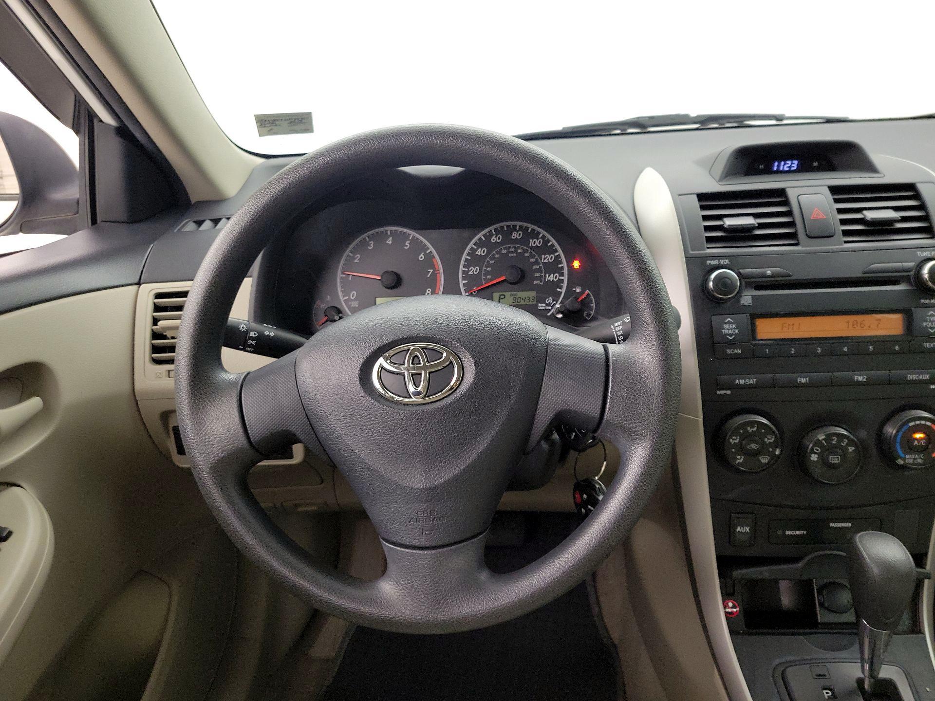 Thumbnail: 2013 Toyota Corolla - 10