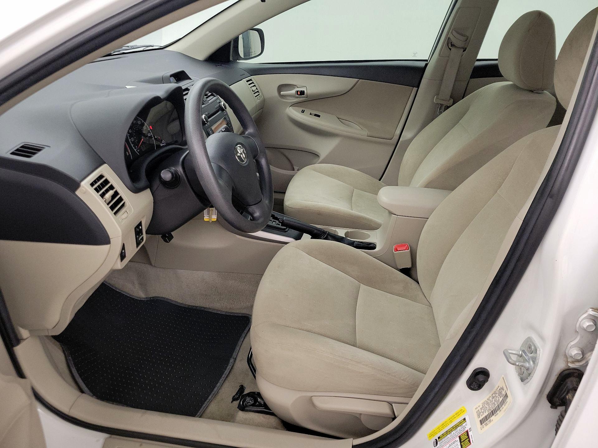 Thumbnail: 2013 Toyota Corolla - 11