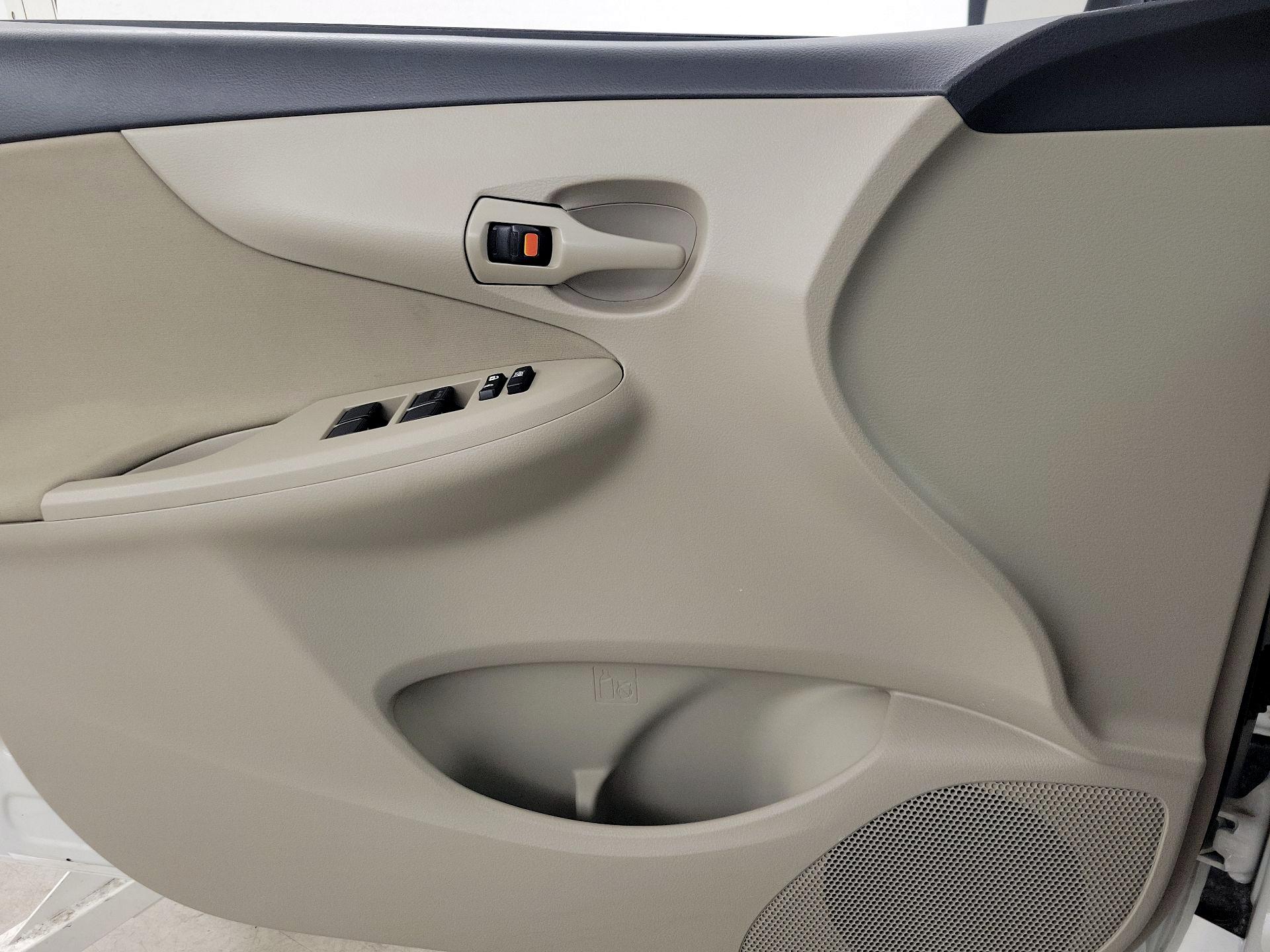 Thumbnail: 2013 Toyota Corolla - 12