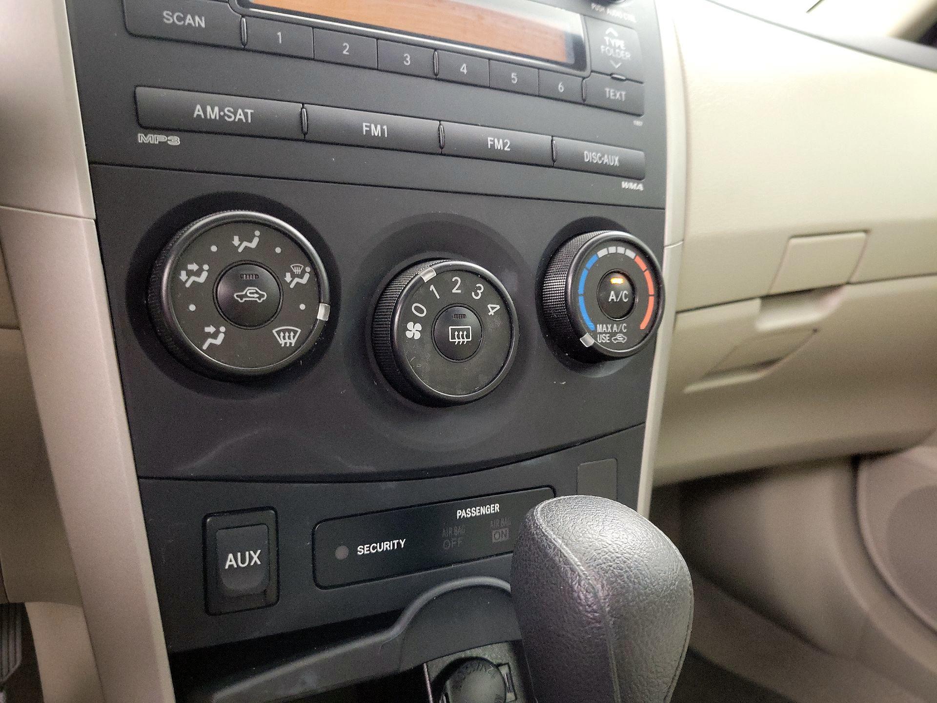 Thumbnail: 2013 Toyota Corolla - 15