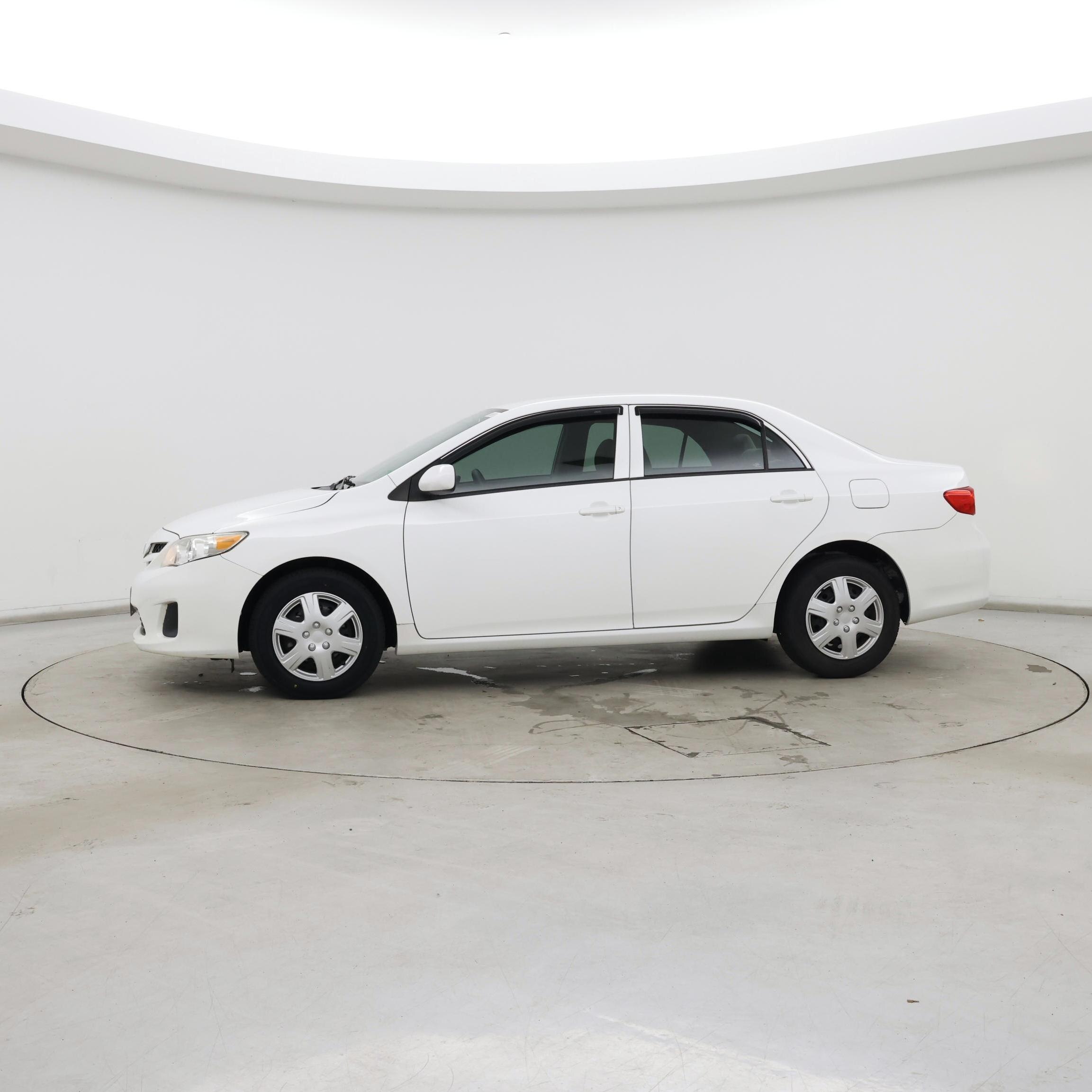 Thumbnail: 2013 Toyota Corolla - 3