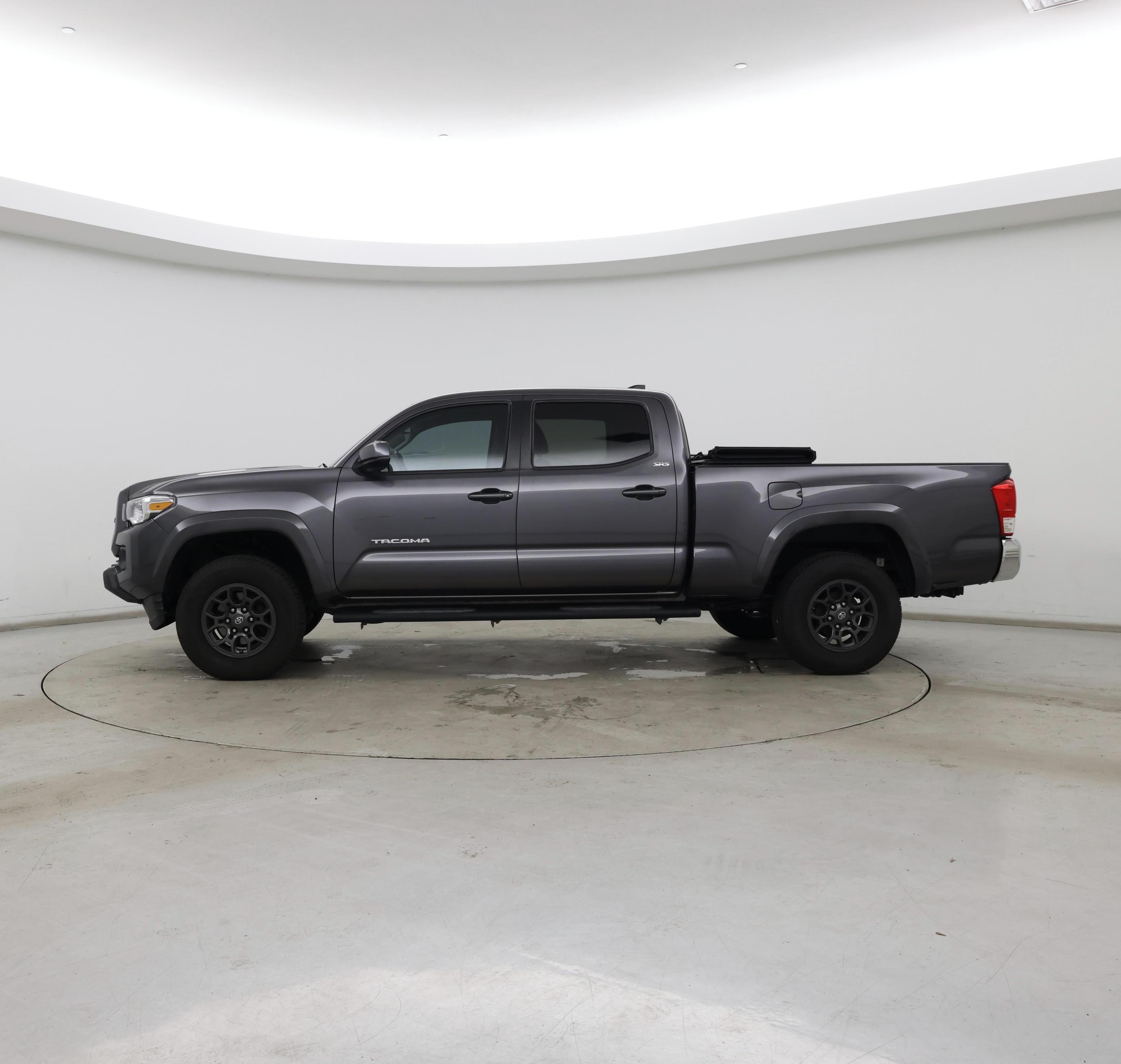 Thumbnail: 2017 Toyota Tacoma - 3