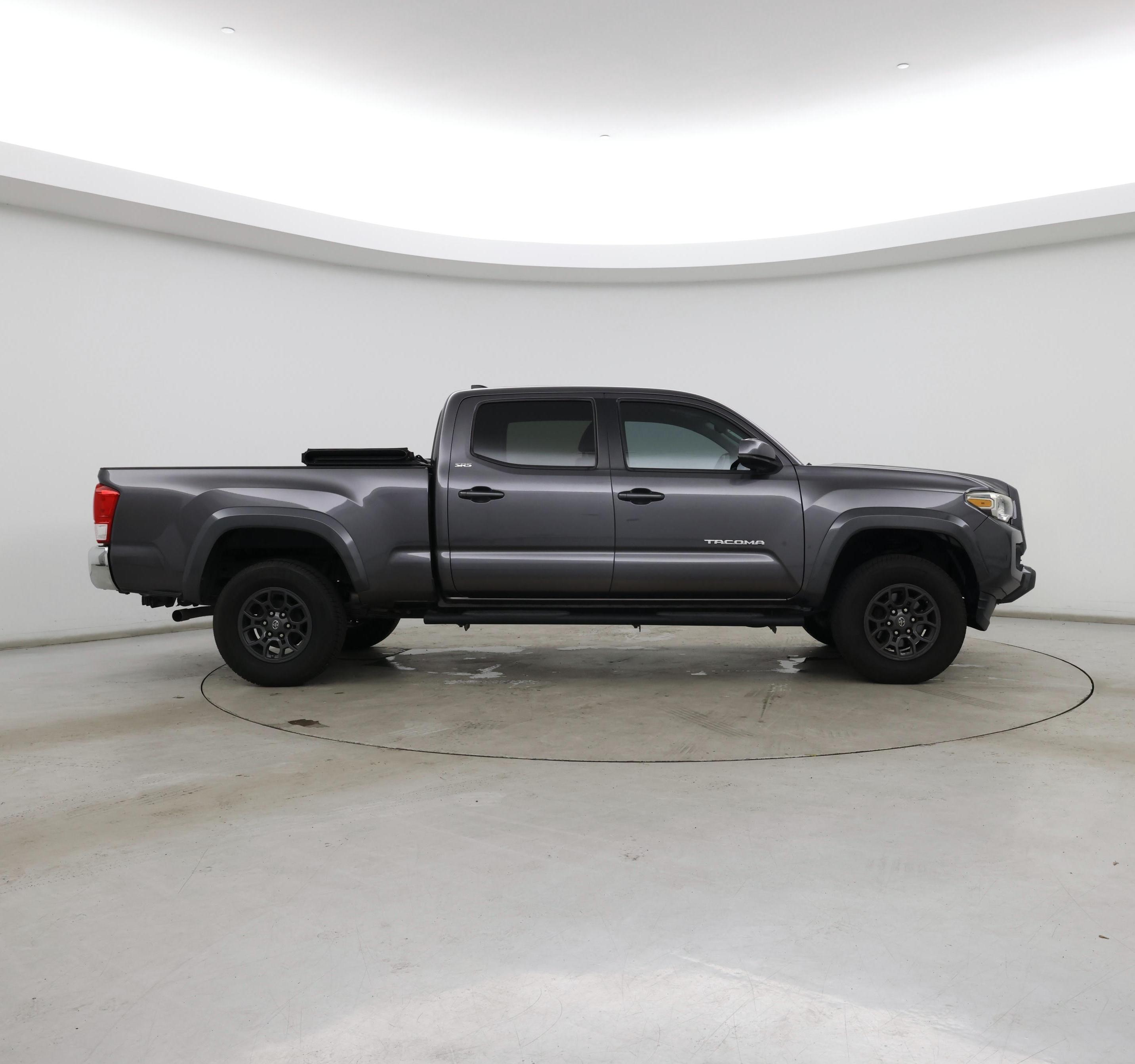 Thumbnail: 2017 Toyota Tacoma - 7