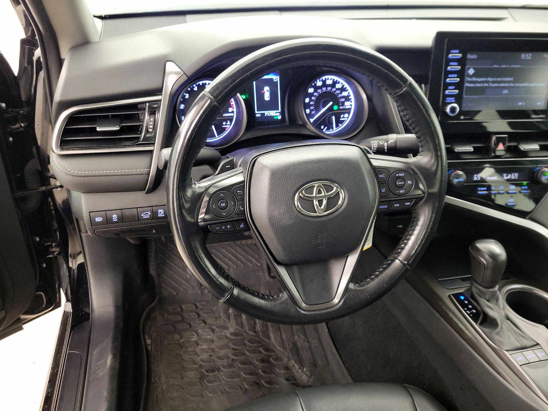 Thumbnail: 2022 Toyota Camry - 10