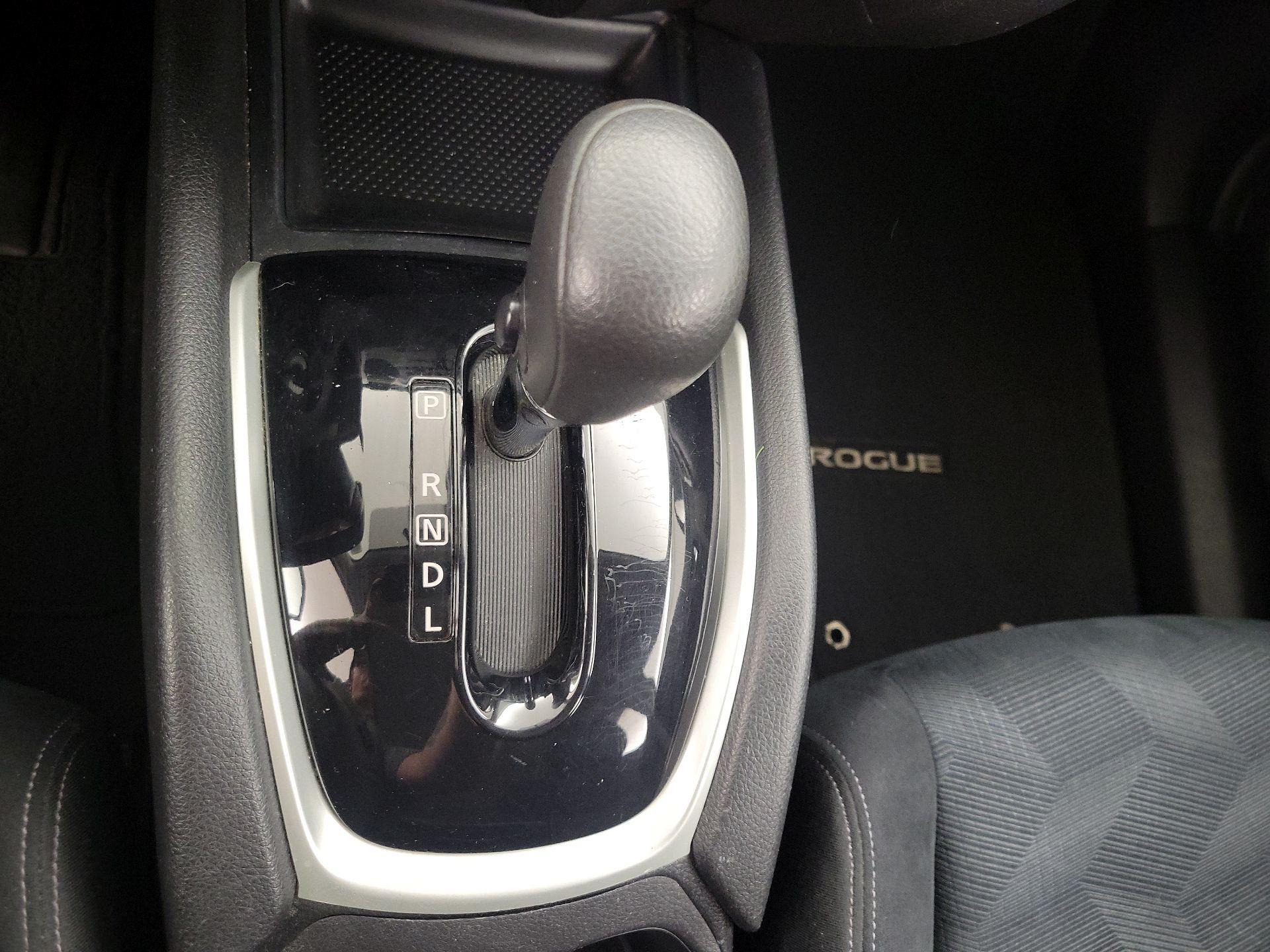 Thumbnail: 2016 Nissan Rogue - 17