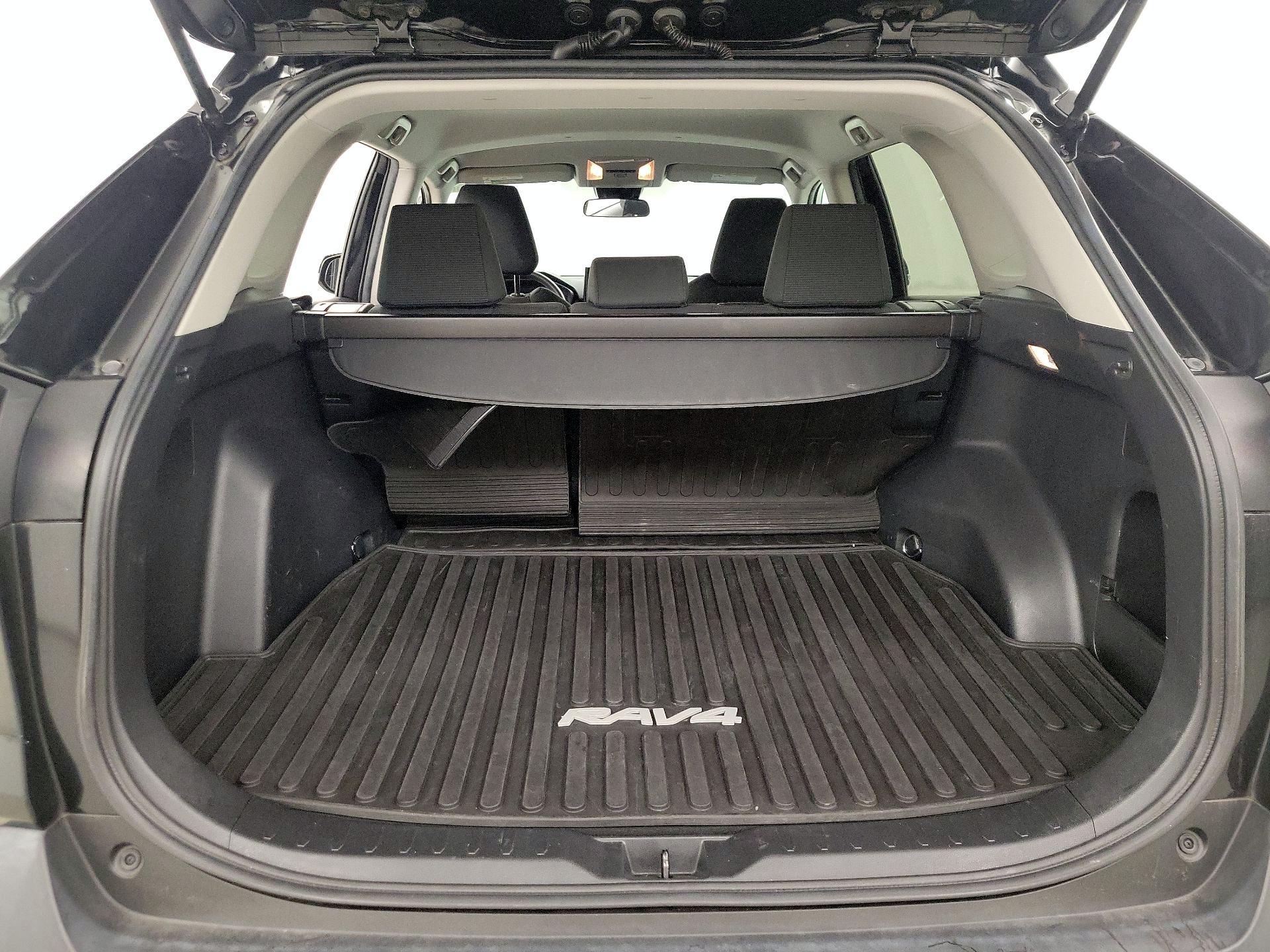 Thumbnail: 2021 Toyota RAV4 - 20