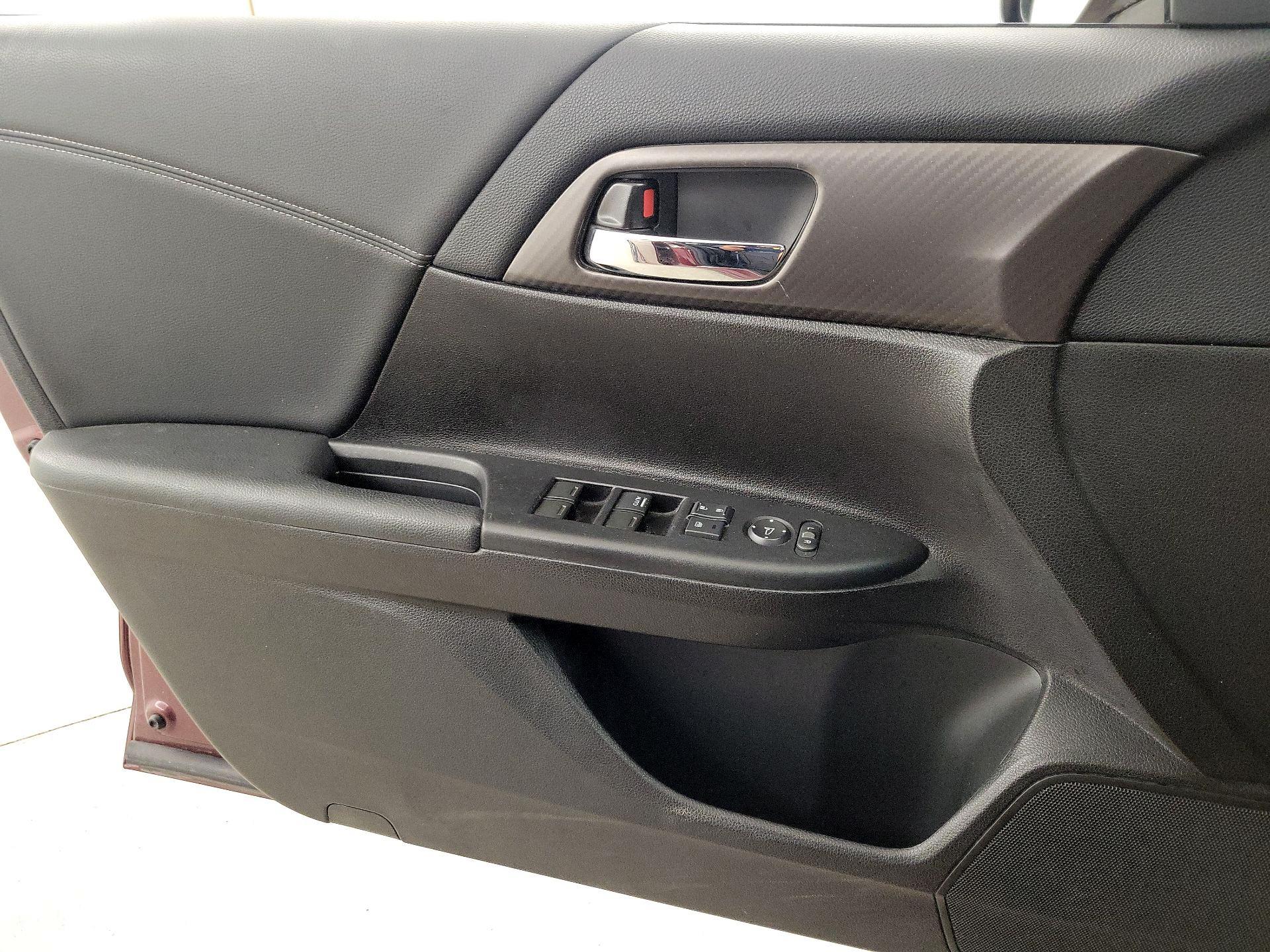 Thumbnail: 2016 Honda Accord - 12