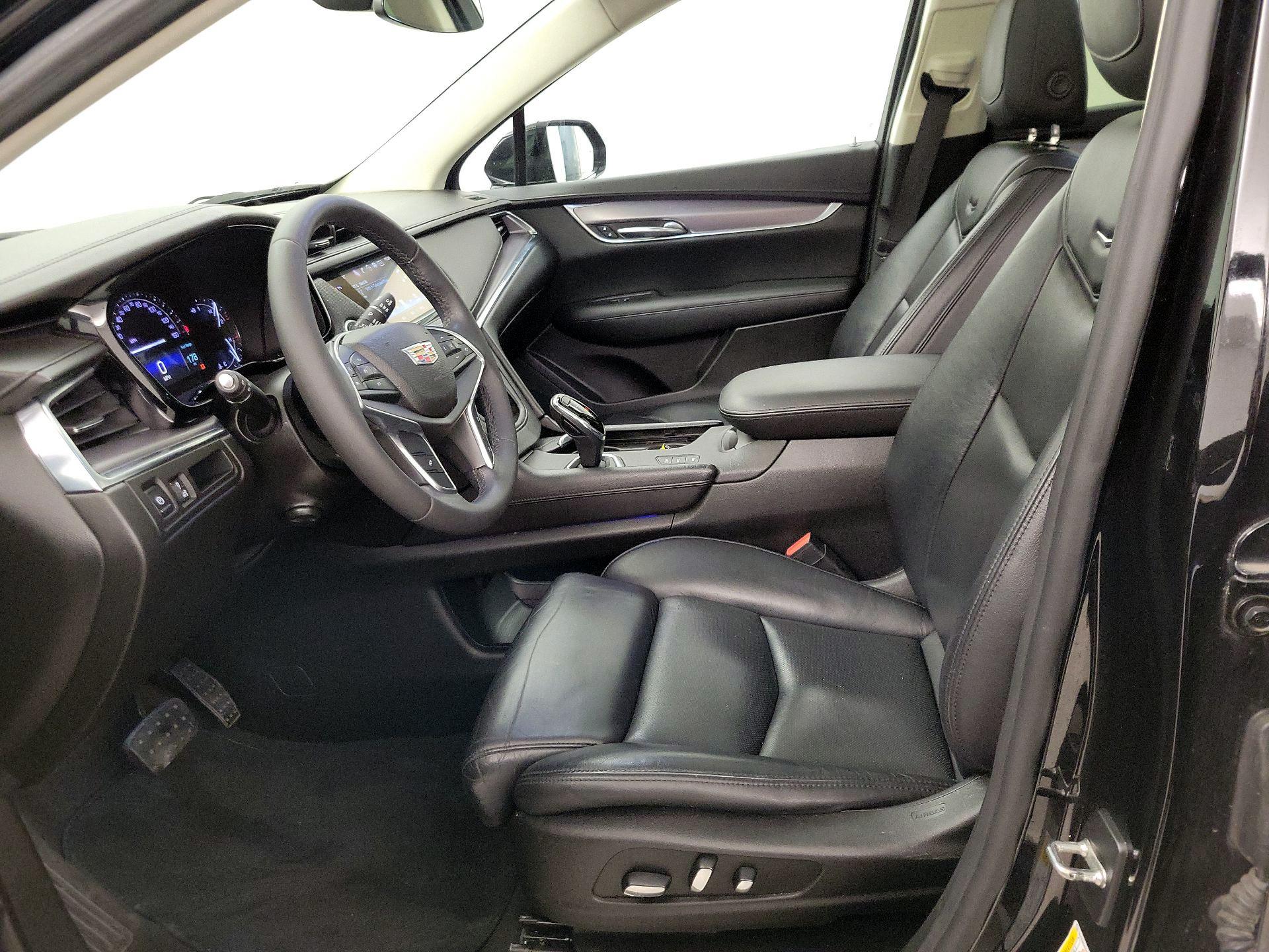 Thumbnail: 2017 Cadillac XT5 - 11