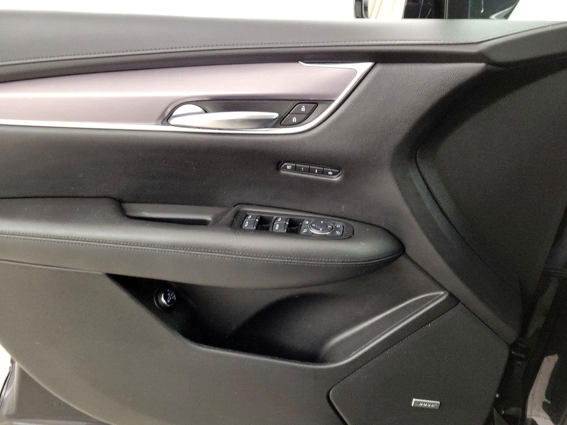 Thumbnail: 2017 Cadillac XT5 - 12
