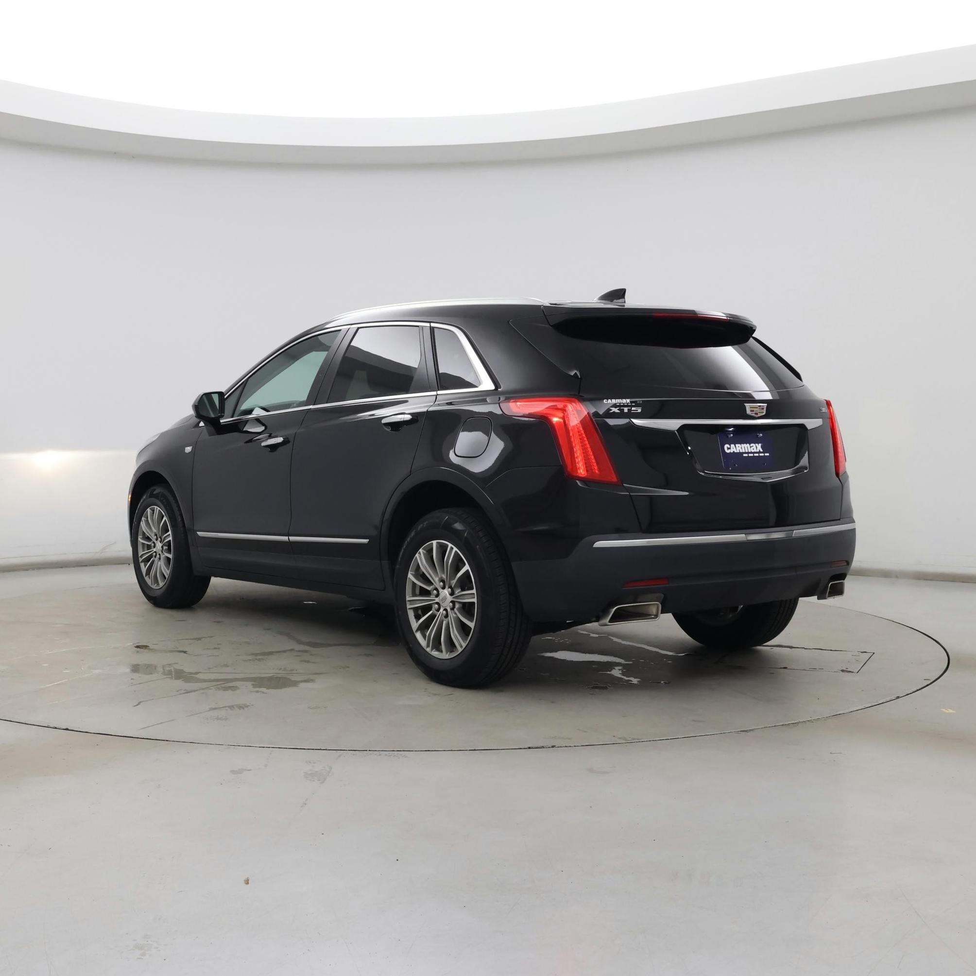 Thumbnail: 2017 Cadillac XT5 - 2