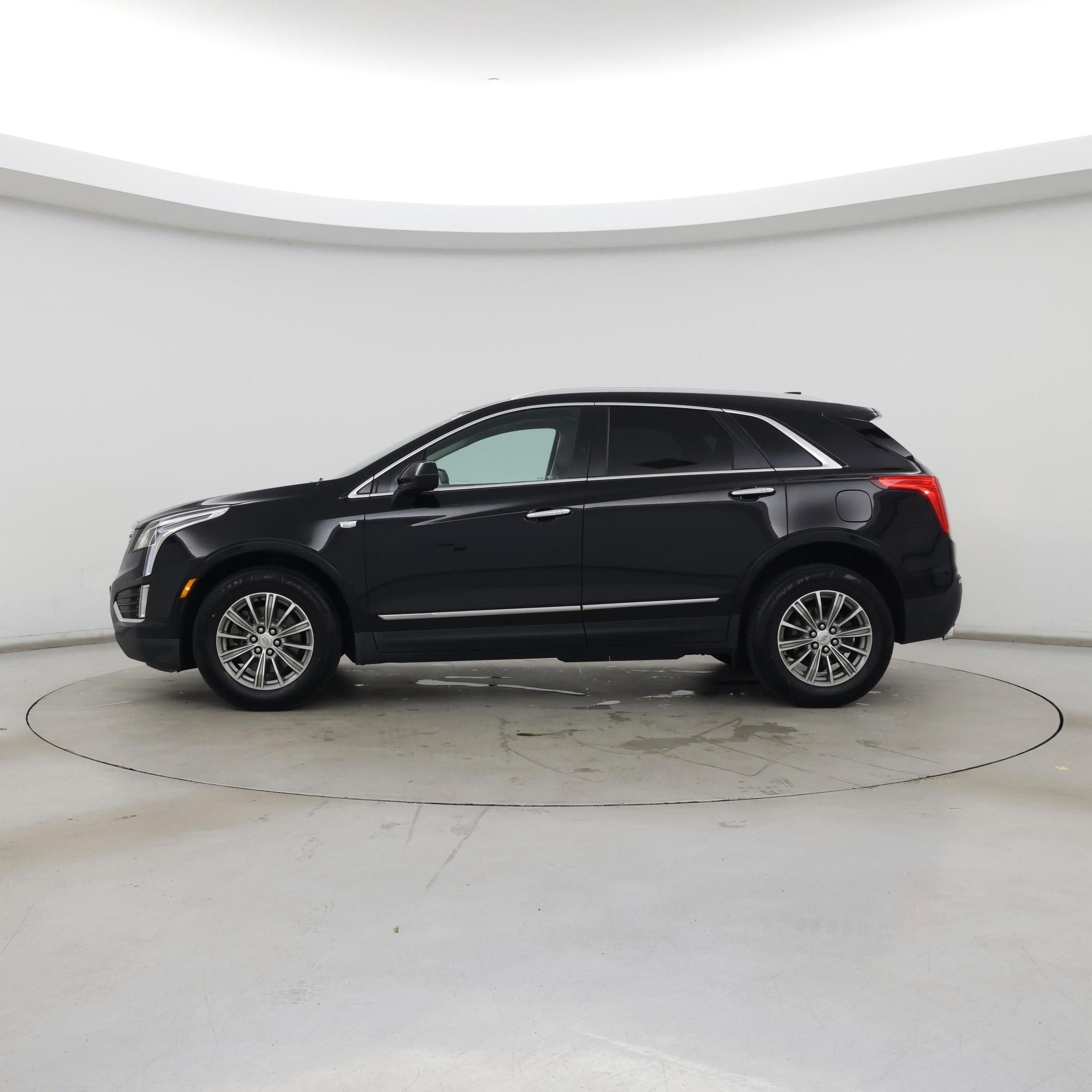 Thumbnail: 2017 Cadillac XT5 - 3