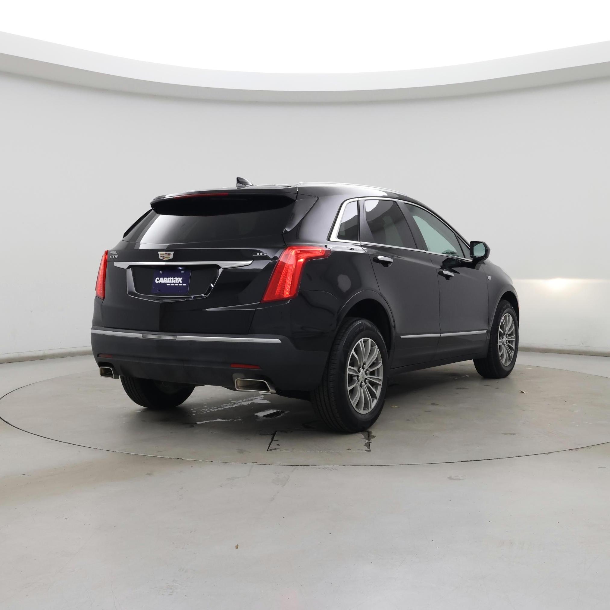 Thumbnail: 2017 Cadillac XT5 - 8