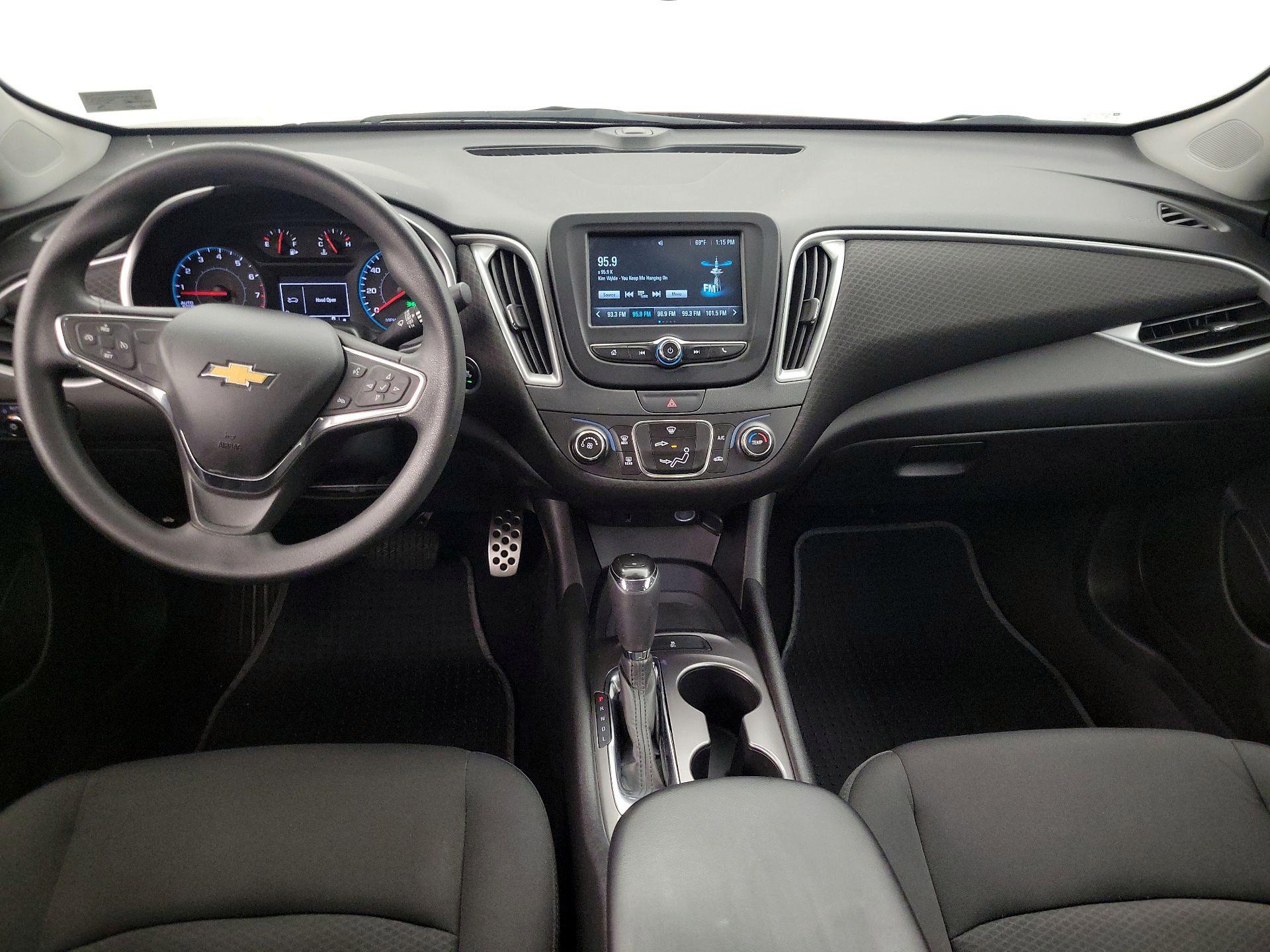 Thumbnail: 2016 Chevrolet Malibu - 9