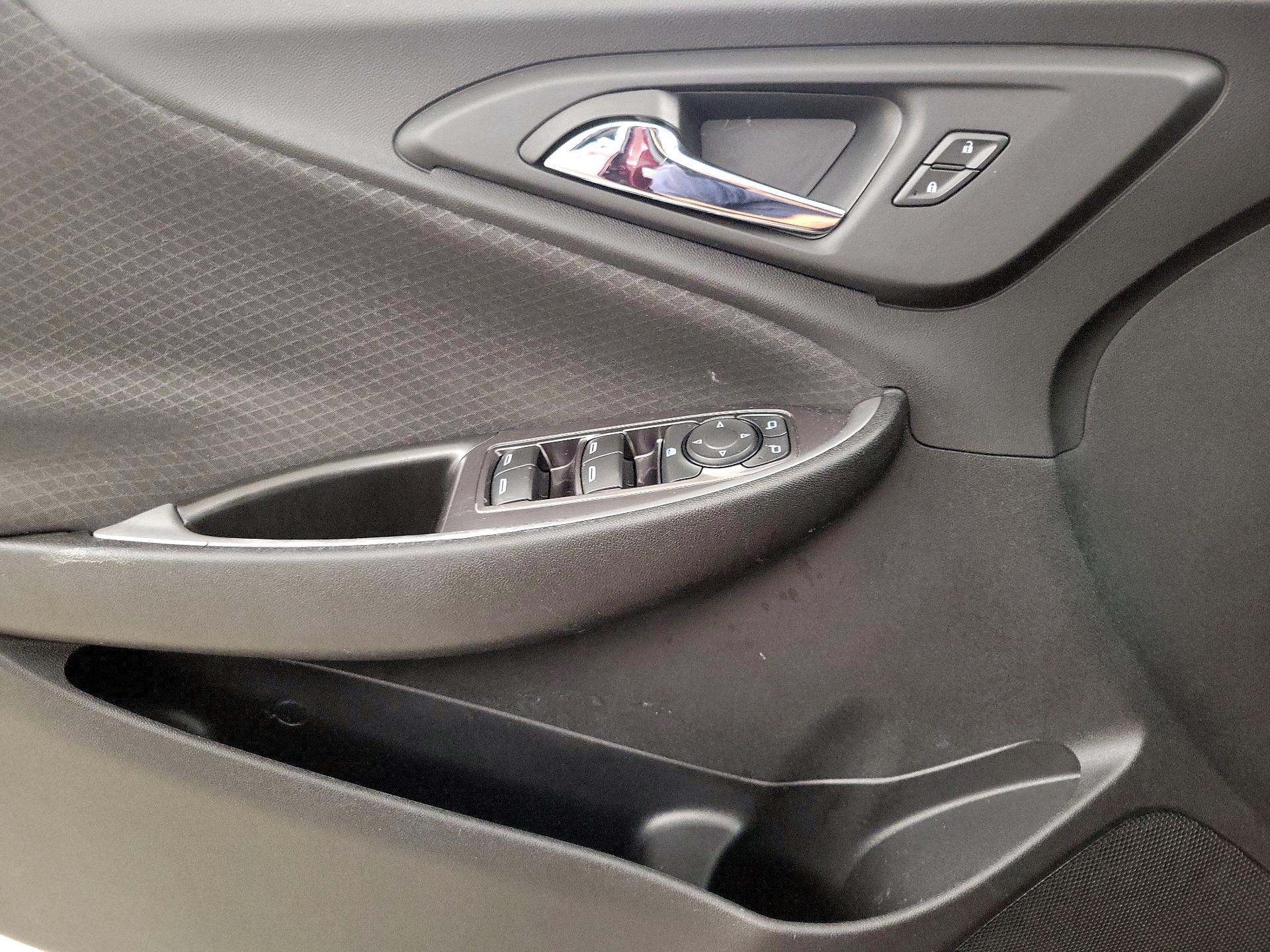 Thumbnail: 2016 Chevrolet Malibu - 12