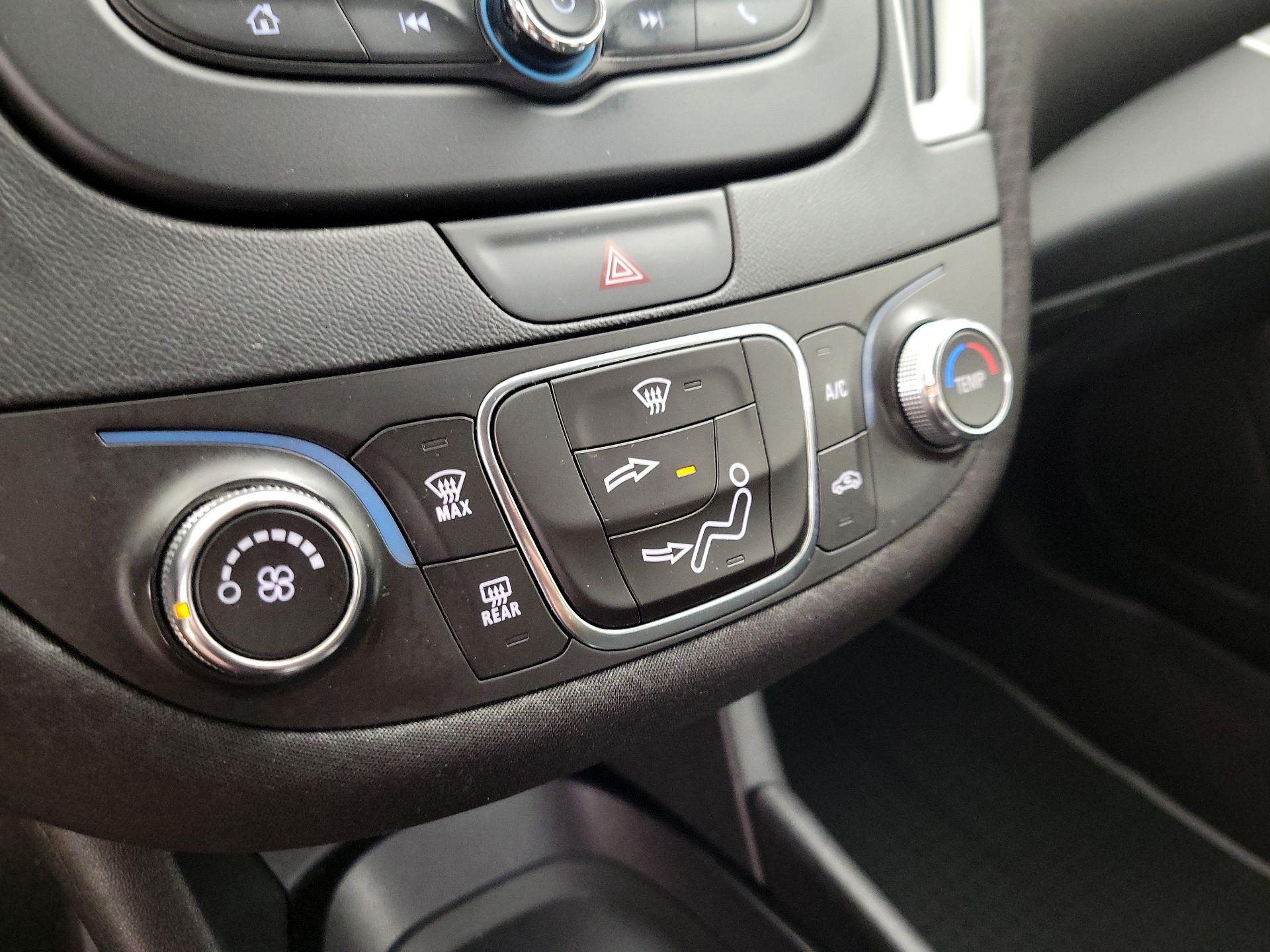 Thumbnail: 2016 Chevrolet Malibu - 16