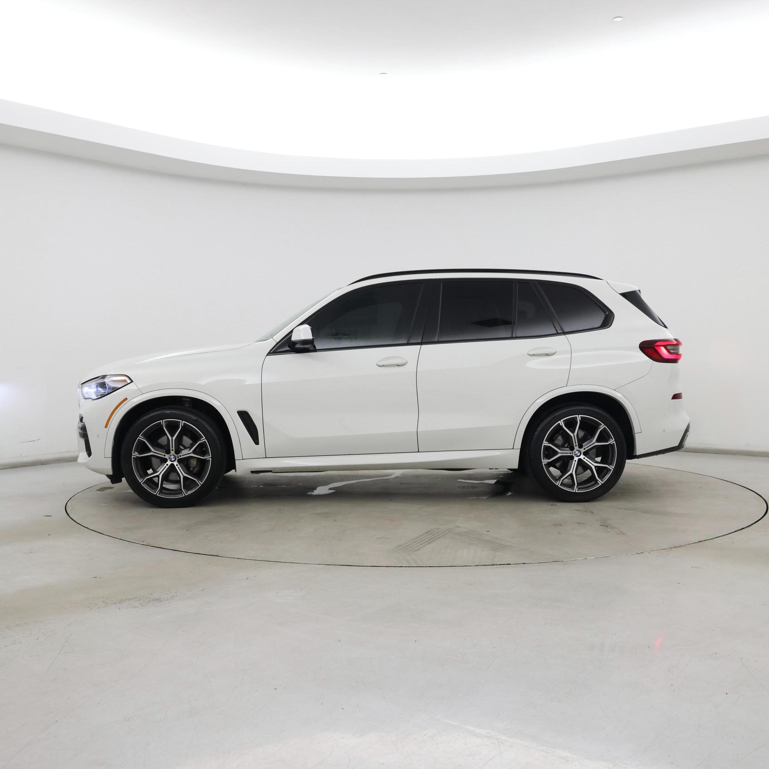 Thumbnail: 2021 BMW X5 - 3