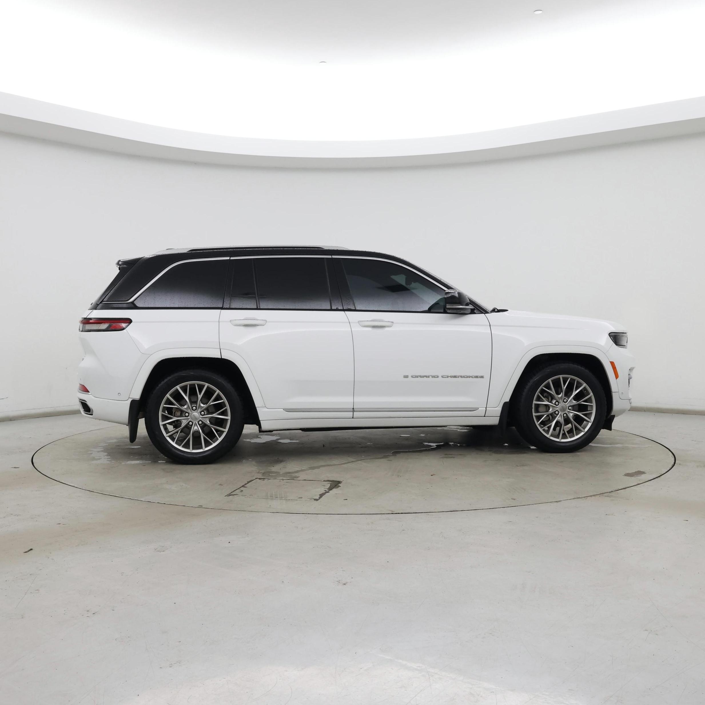 Thumbnail: 2022 Jeep Grand Cherokee - 7