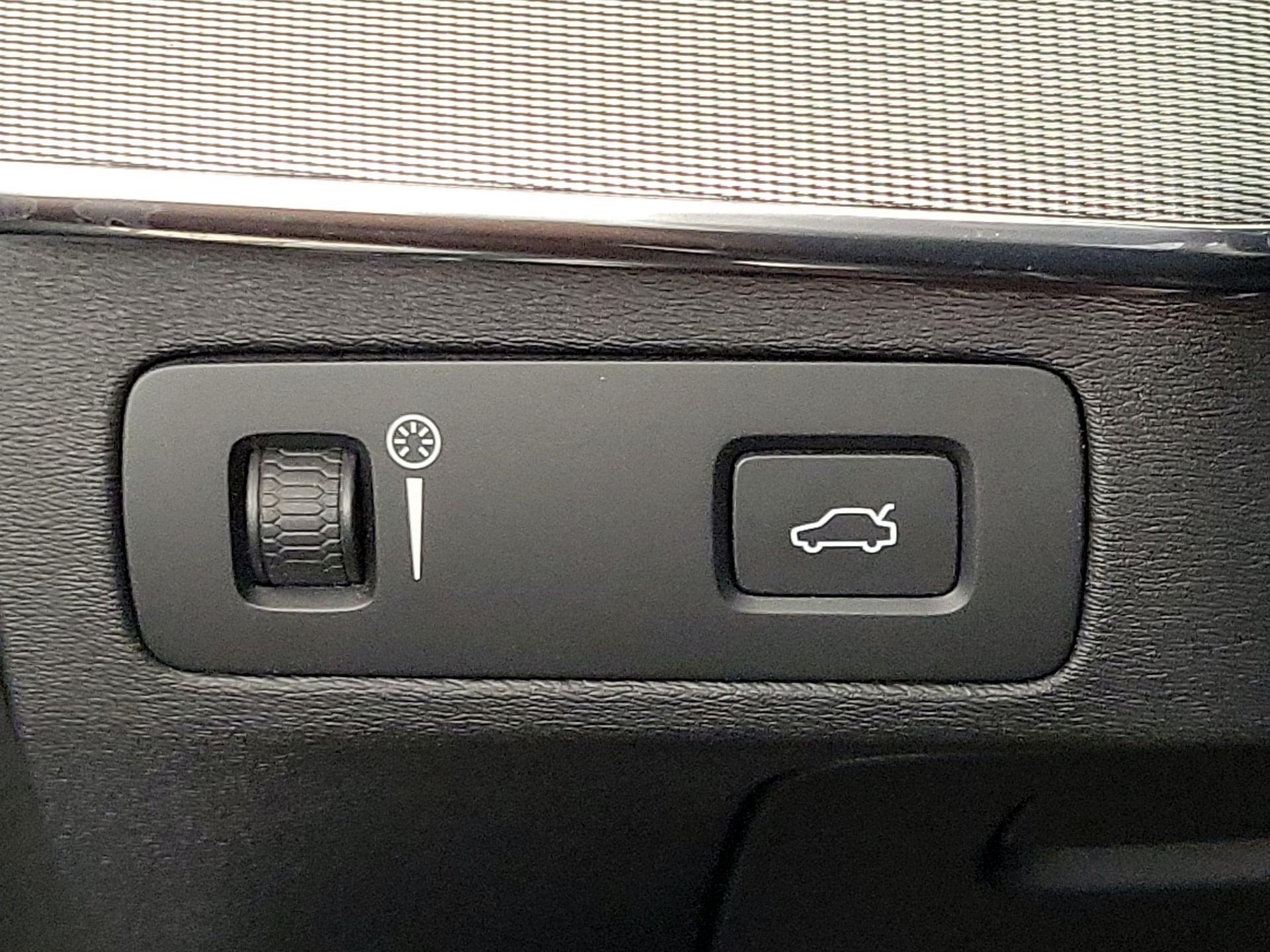 Thumbnail: 2016 Volvo XC90 - 13