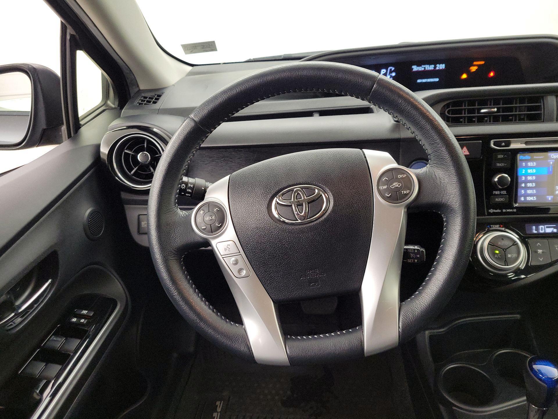 Thumbnail: 2017 Toyota Prius c - 10
