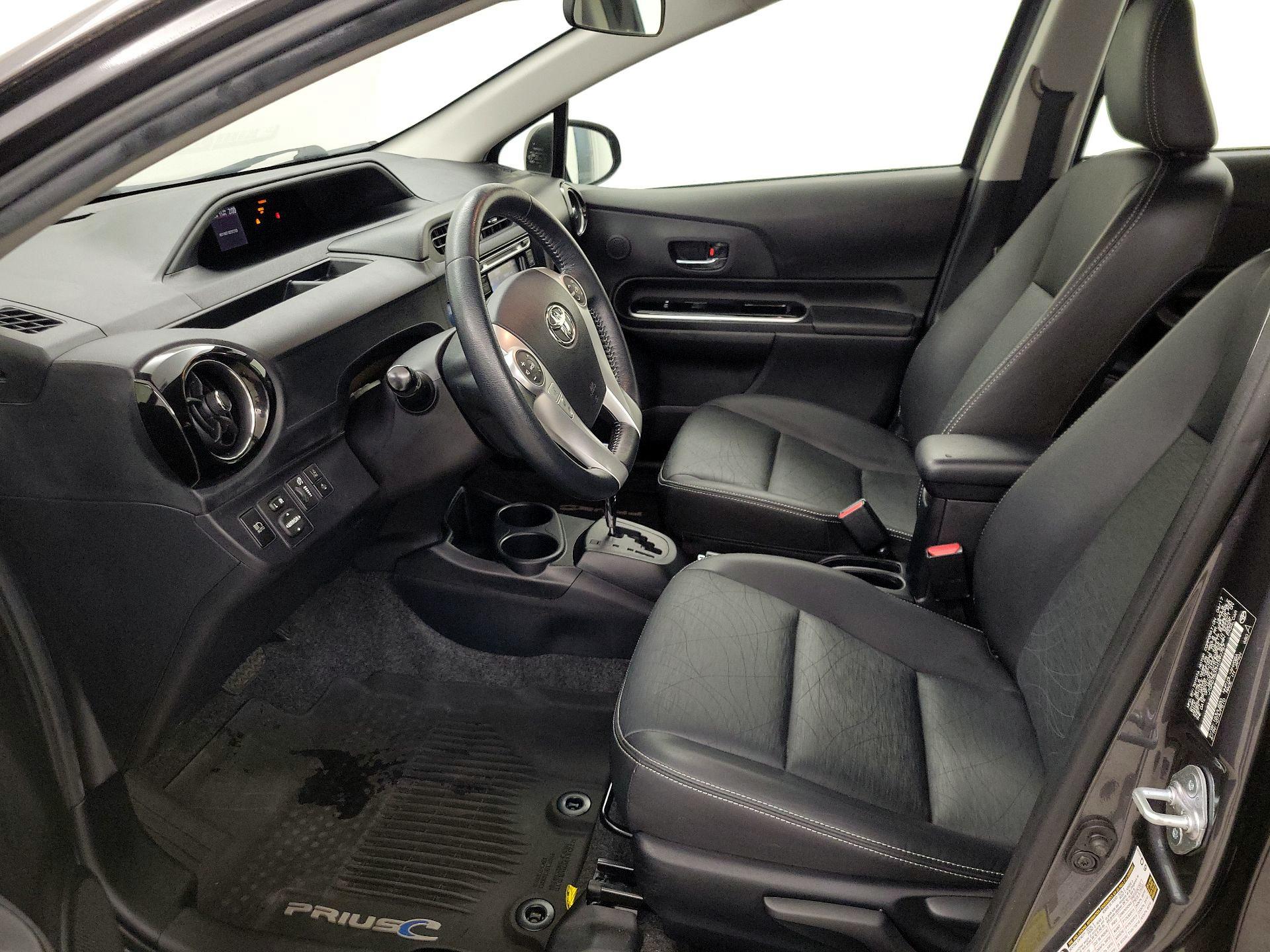 Thumbnail: 2017 Toyota Prius c - 11